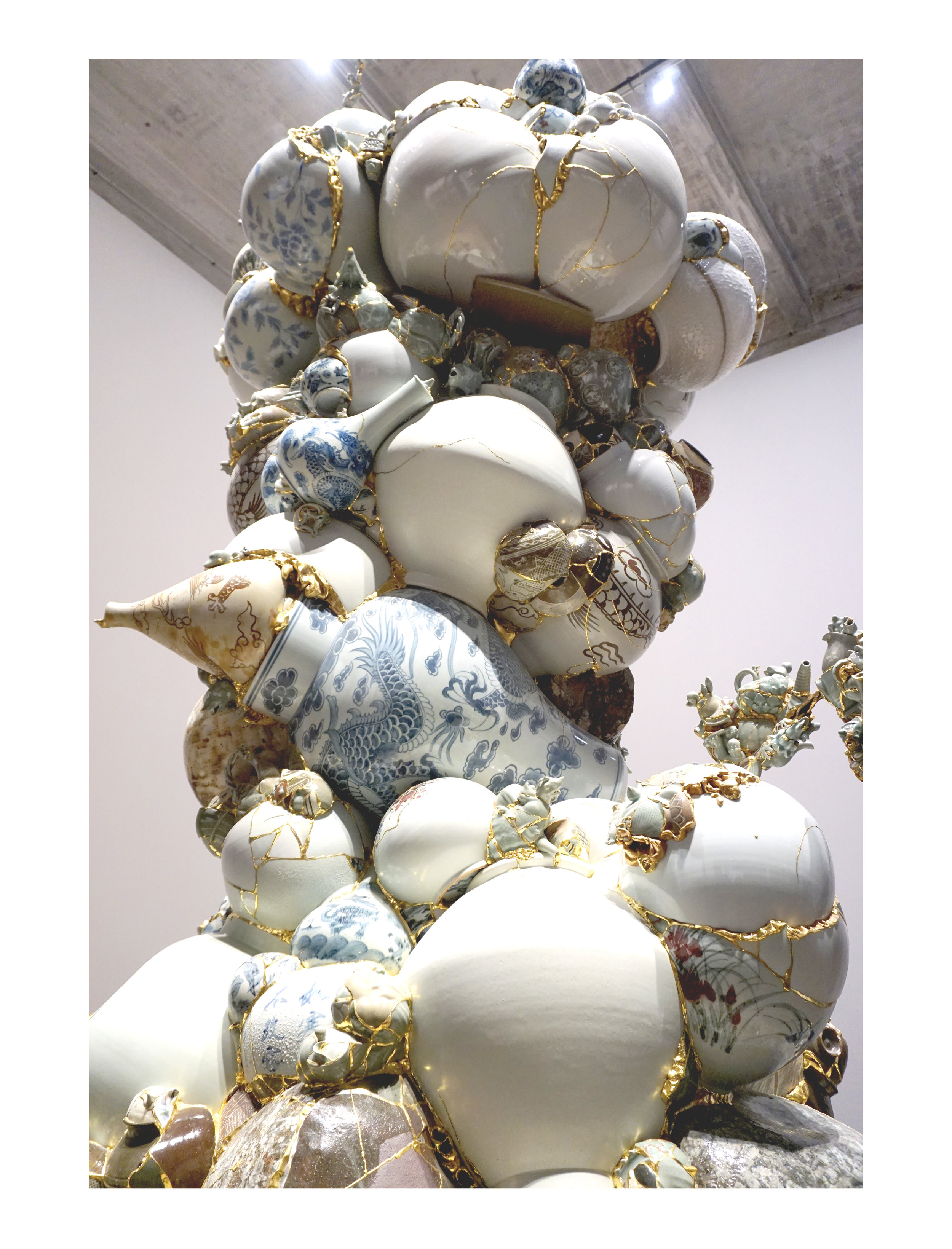ee Sooyoung, Translated Vase Nine Dragons in Wonderland