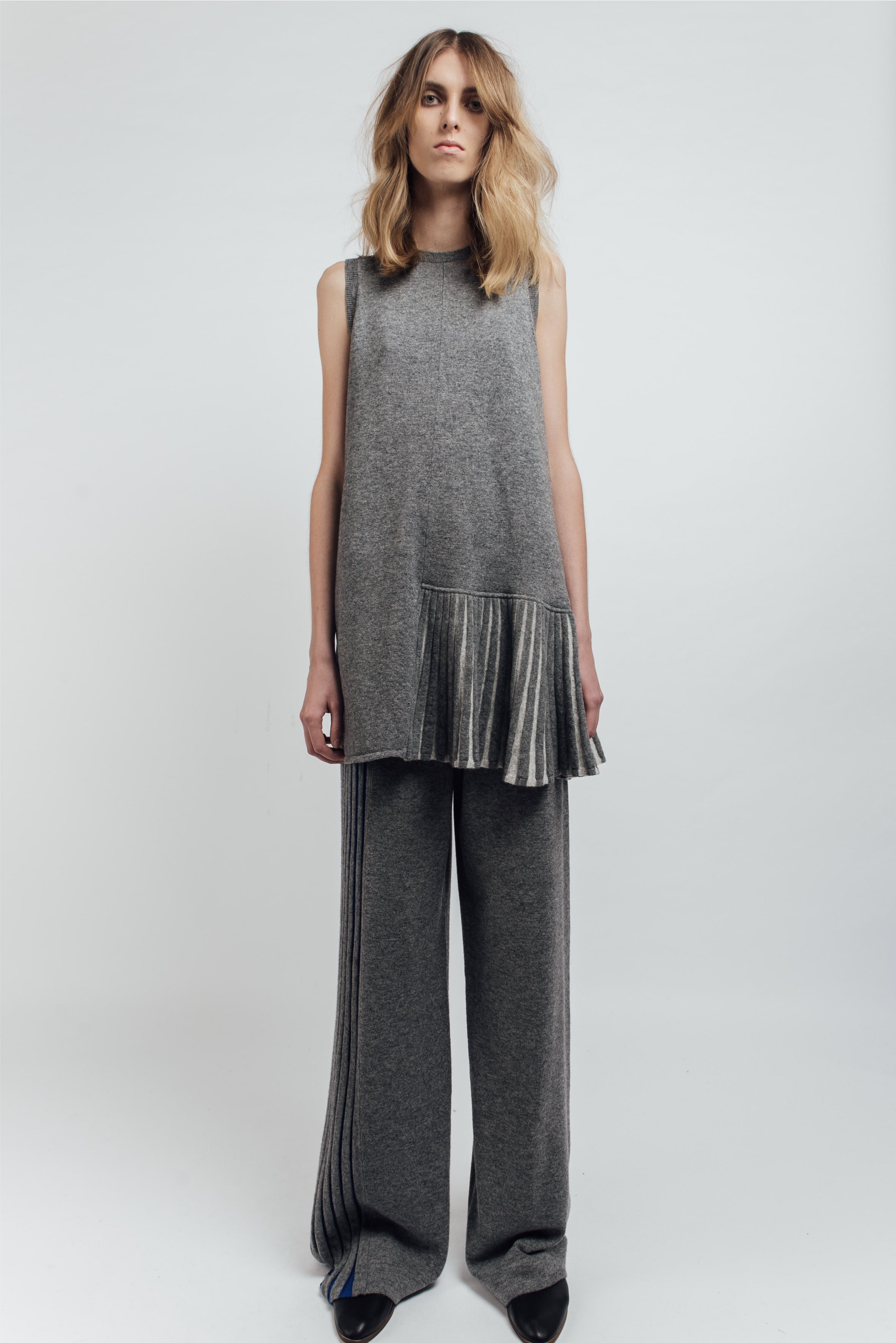 Cashmere top with side pleat detail