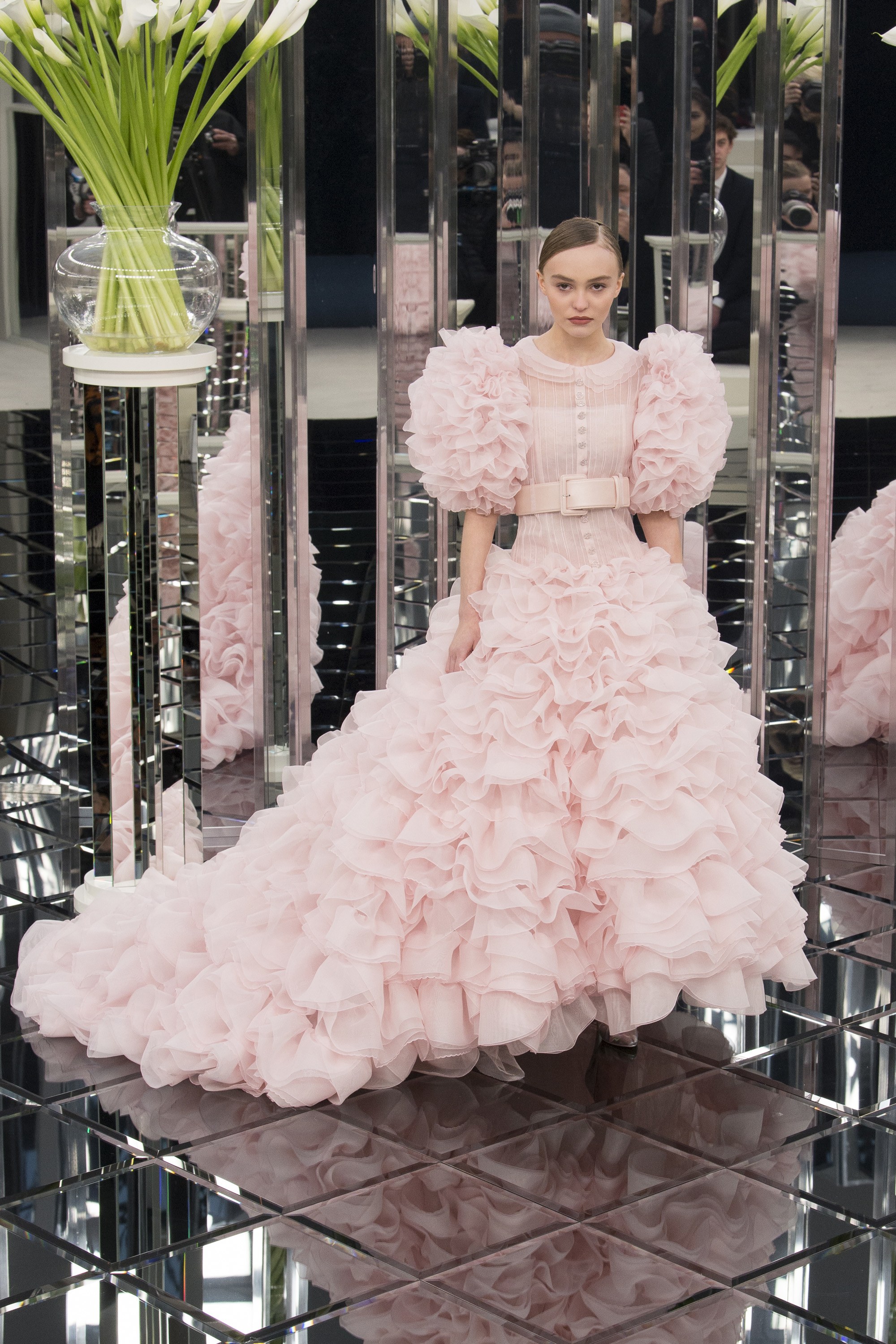 BACKSTAGE CHANEL SPRING 2015 HAUTE COUTURE SHOW