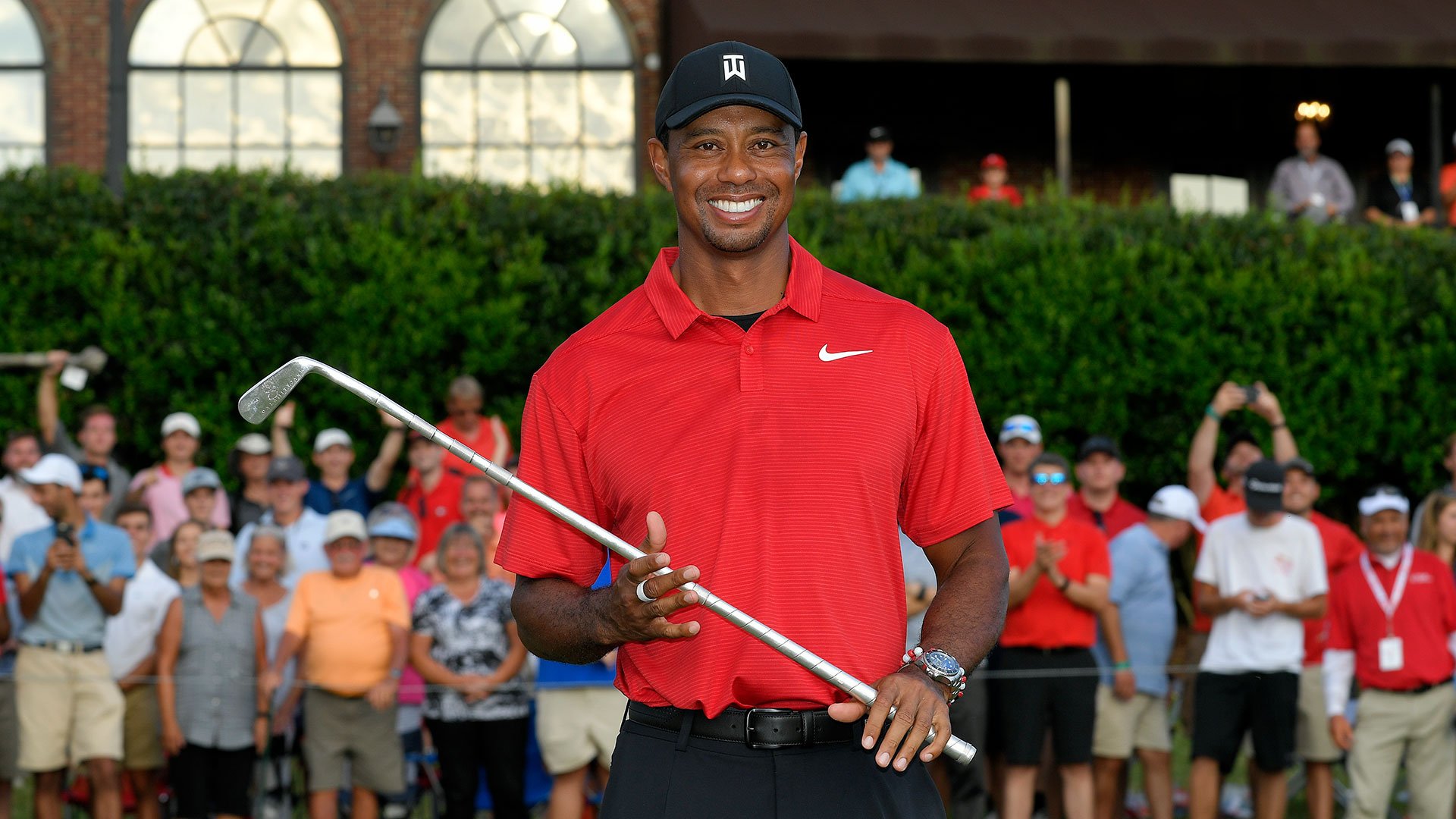 Tiger holding his trophy after his win at the 2018 Tour Championship
