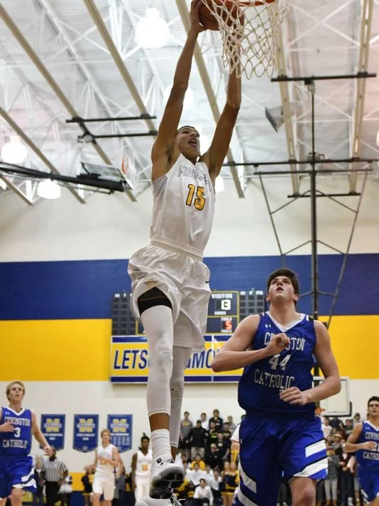 Hayes dunking against Cov Cath in 2016 by courier-journal.com