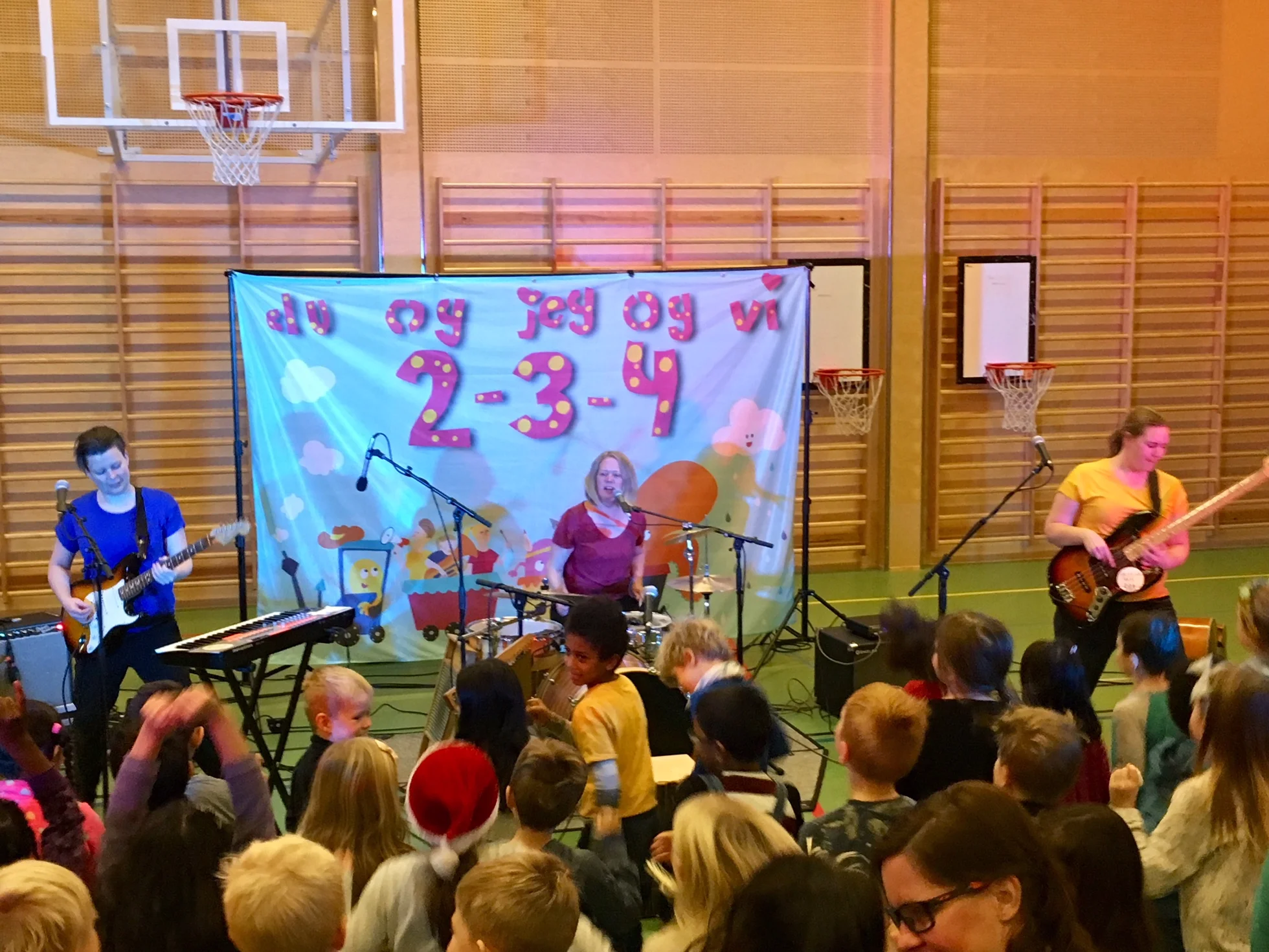 DU OG JEG OG VI 2-3-4 på turné for Den Kulturelle Skolesekken i Akershus.