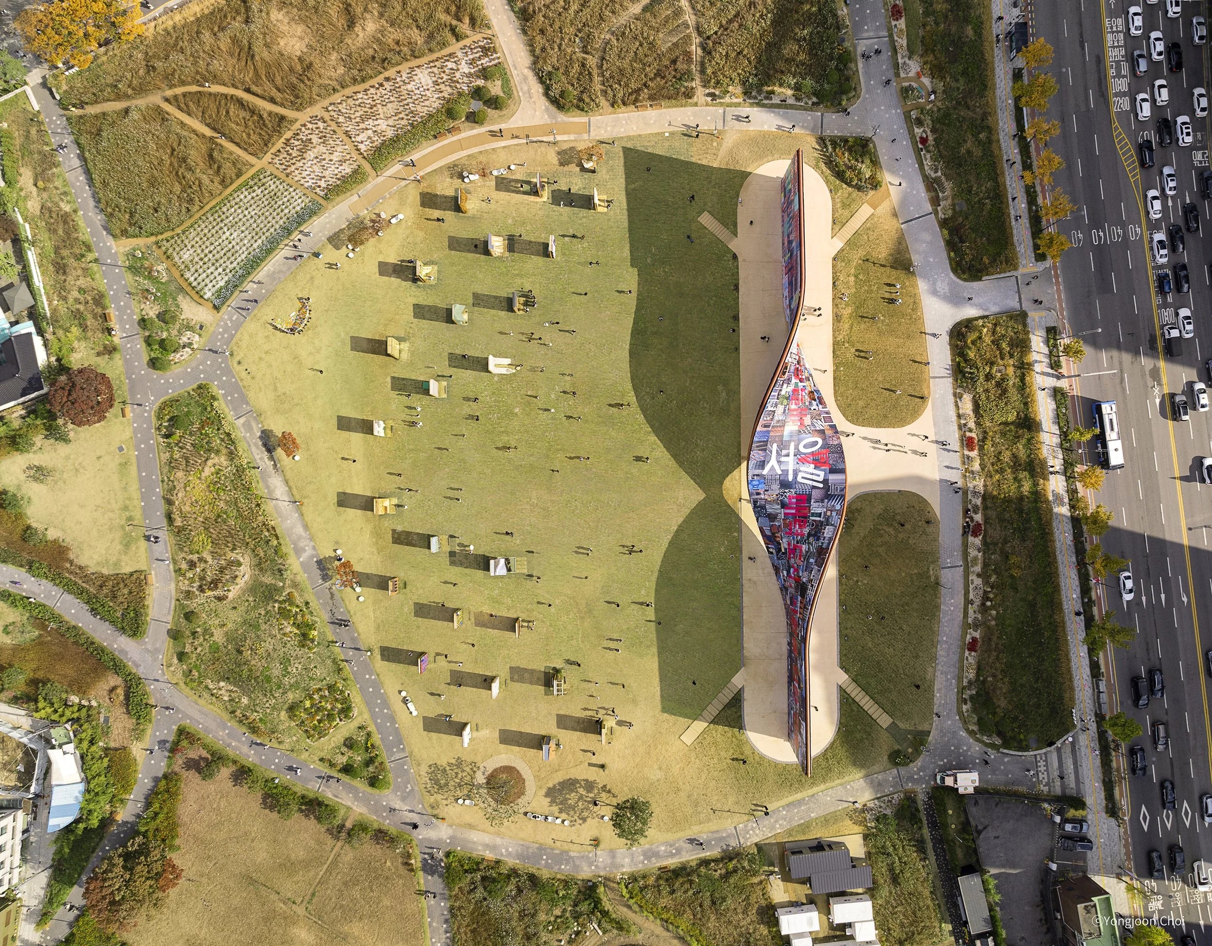 Humanise Wall_DJI_20251101133830_0343_D_CREDIT_Yongjoon Choi 복사.jpg
