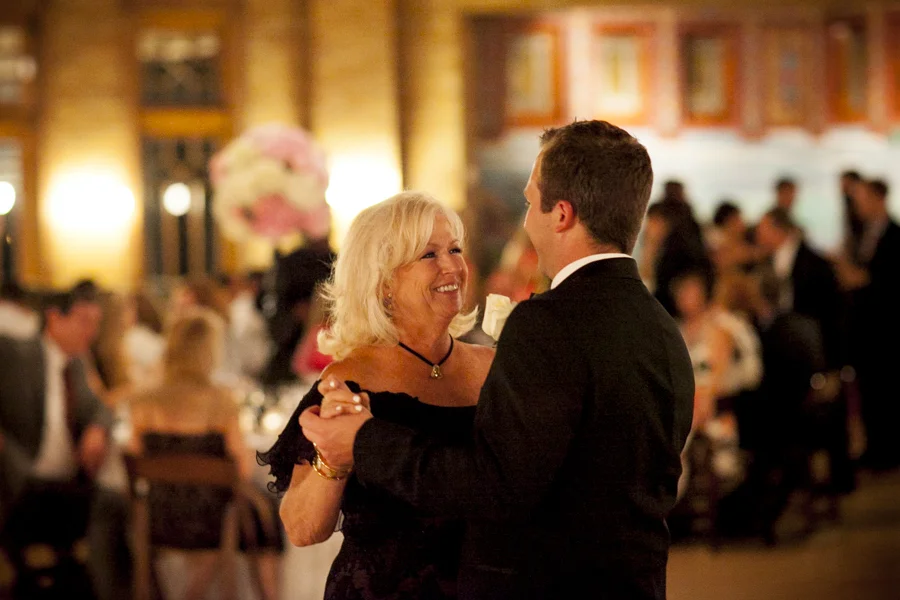 Chicago Wedding Photographer_Cafe Brauer_LM_34.JPG