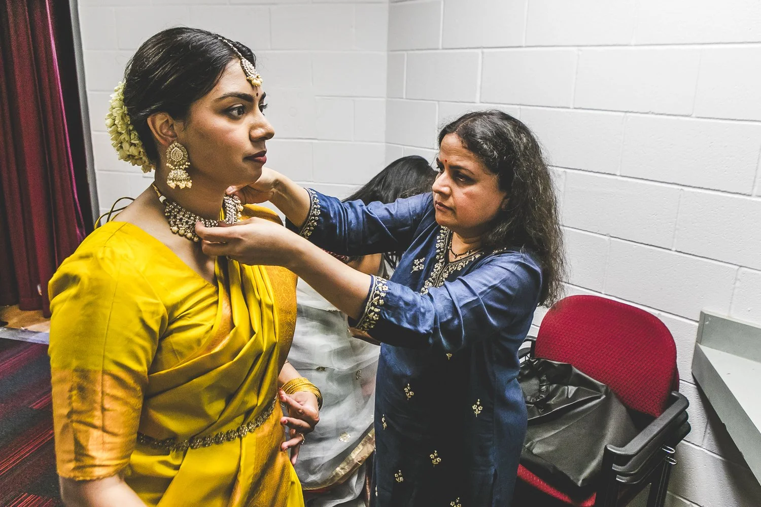 Chicago Indian Wedding Photographer_Hindu Temple Lemont_AK_06.JPG