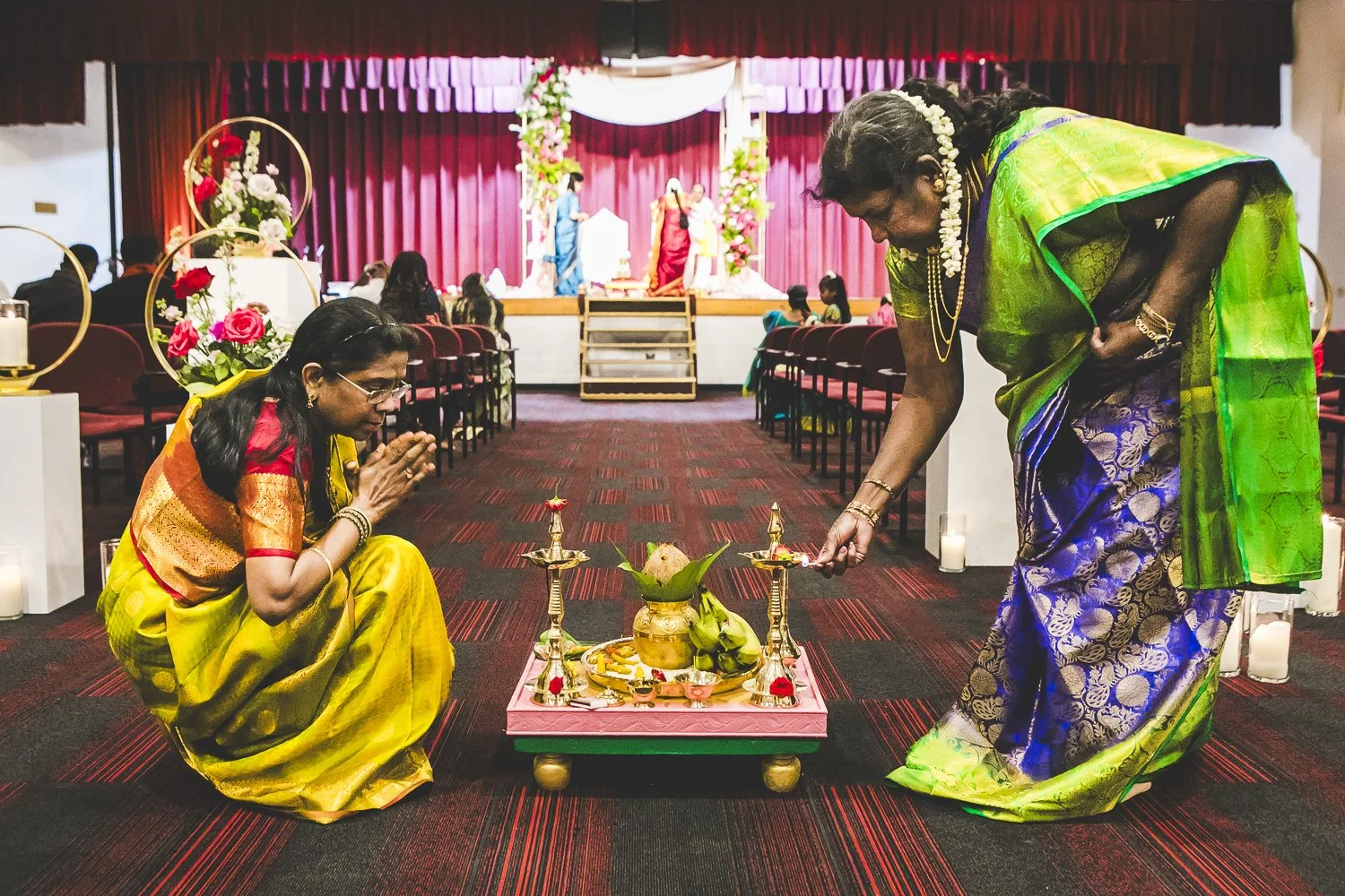 Chicago Indian Wedding Photographer_Hindu Temple Lemont_AK_17.JPG