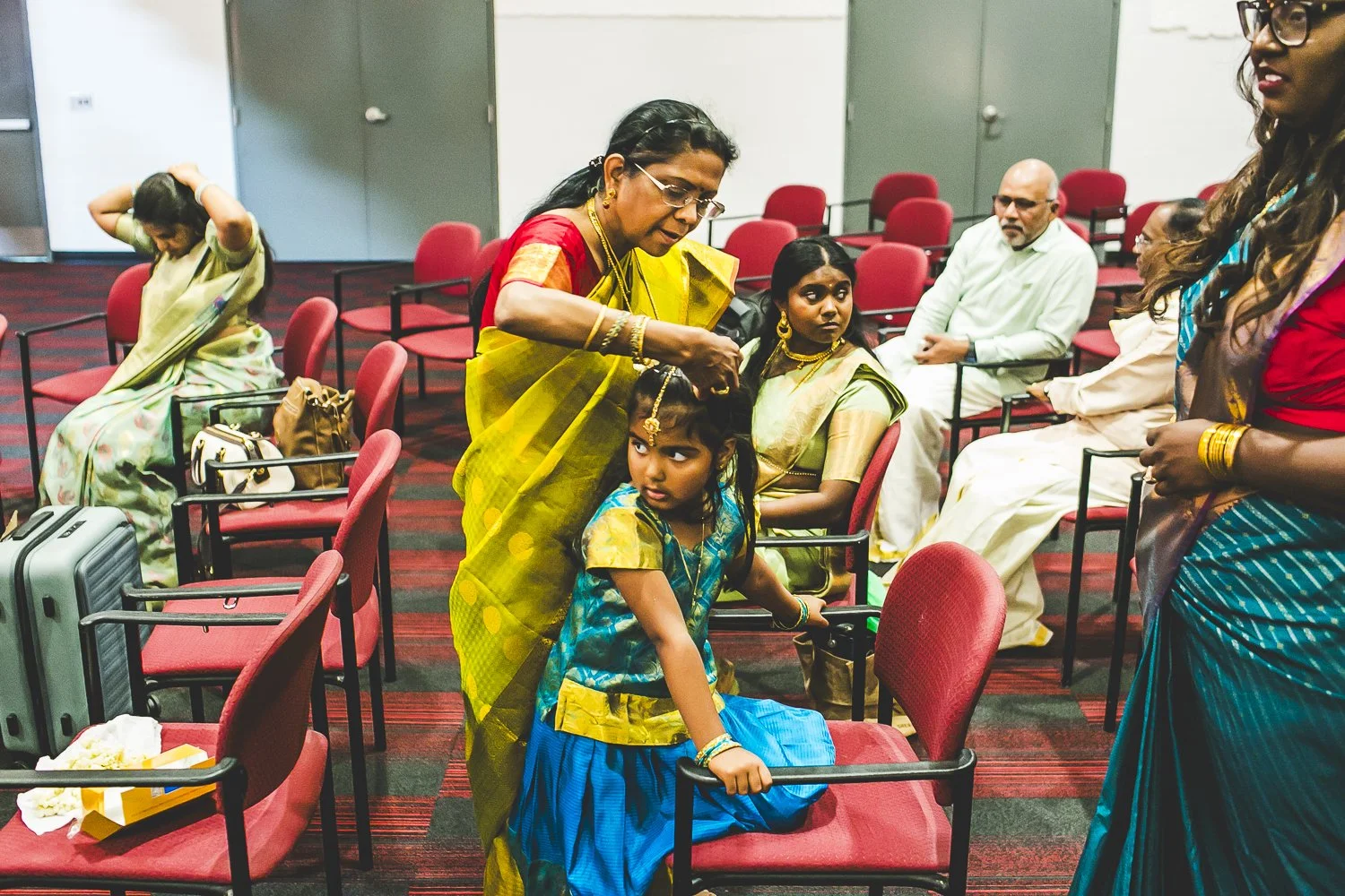 Chicago Indian Wedding Photographer_Hindu Temple Lemont_AK_20.JPG