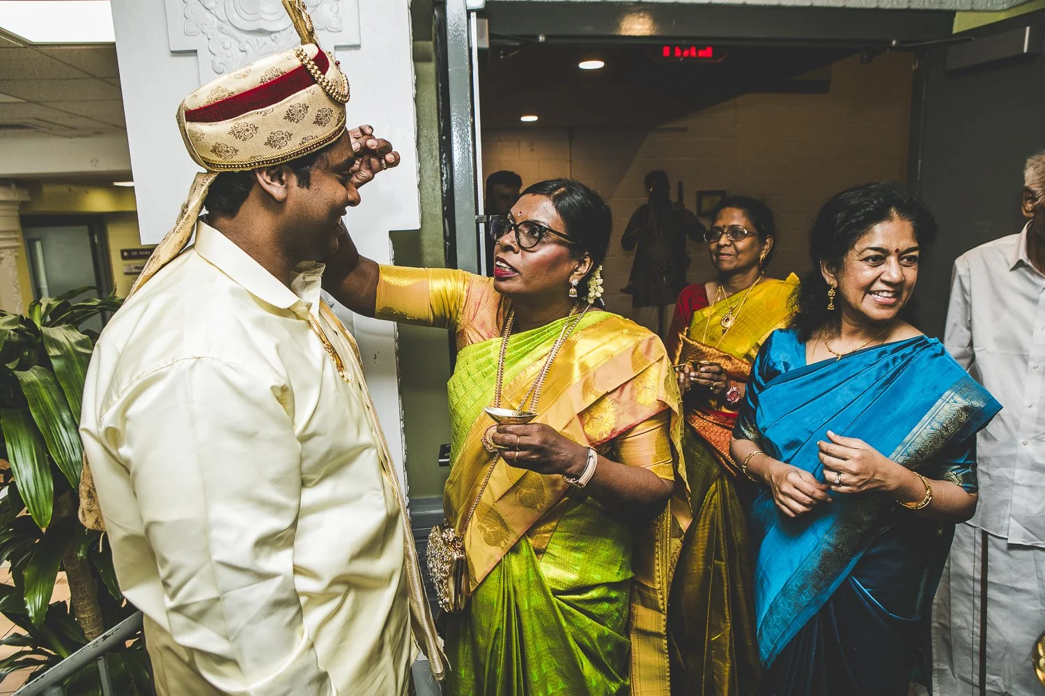 Chicago Indian Wedding Photographer_Hindu Temple Lemont_AK_23.JPG