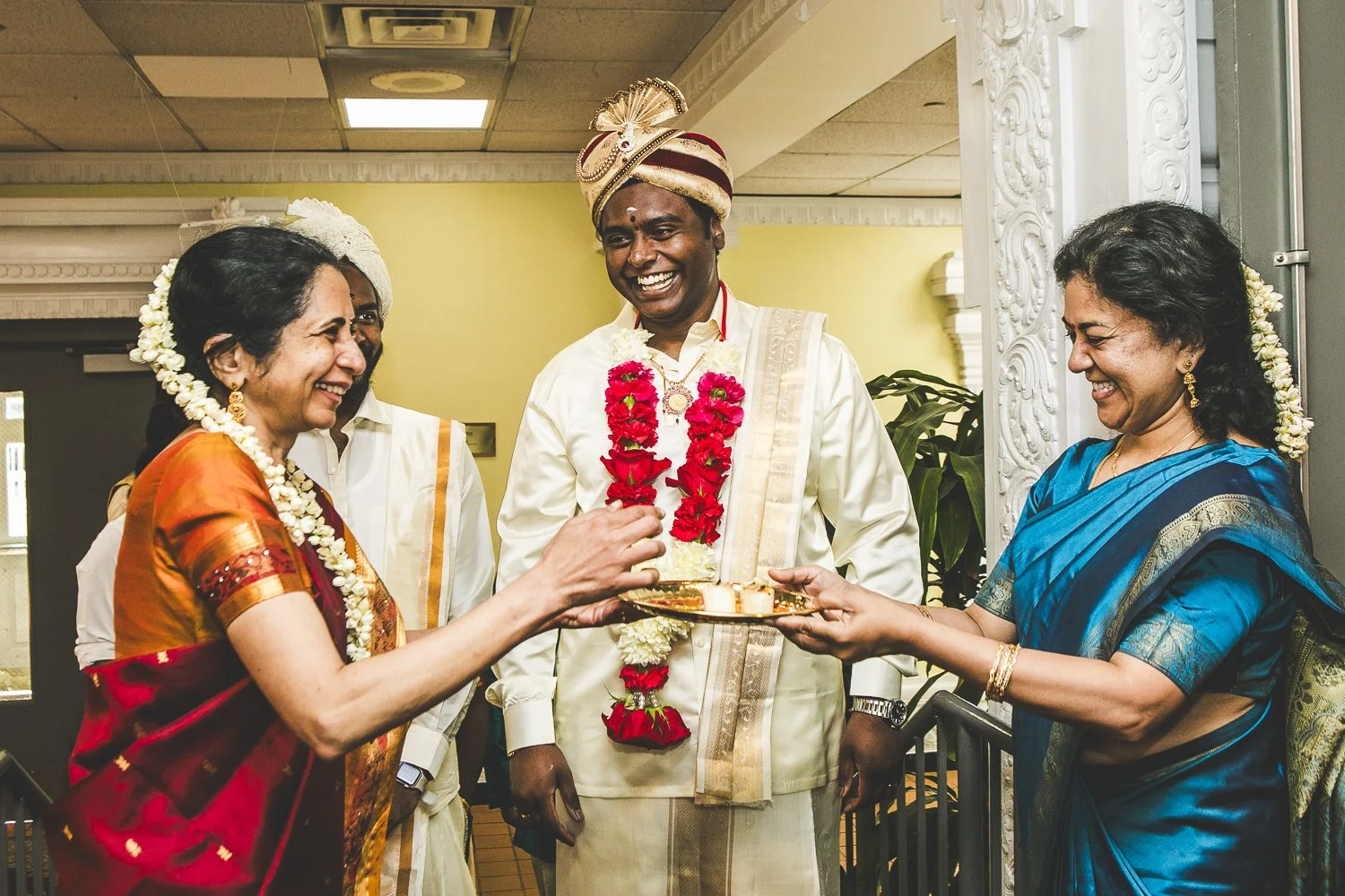 Chicago Indian Wedding Photographer_Hindu Temple Lemont_AK_25.JPG