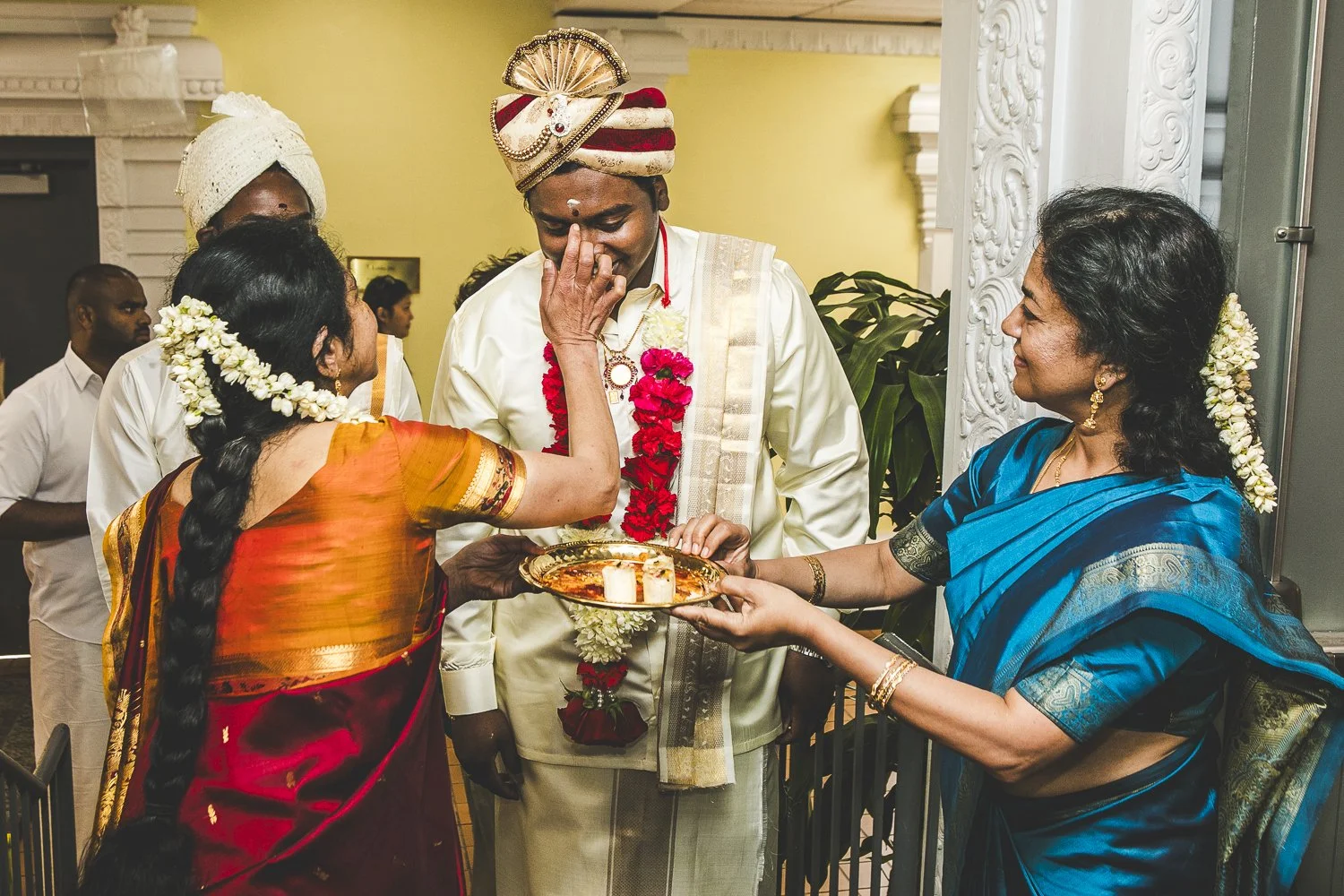 Chicago Indian Wedding Photographer_Hindu Temple Lemont_AK_26.JPG