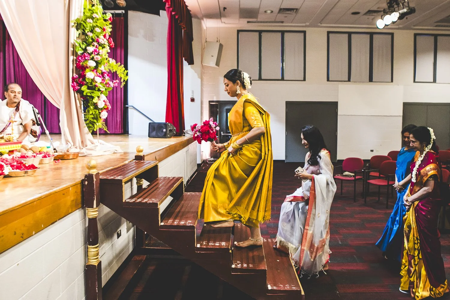 Chicago Indian Wedding Photographer_Hindu Temple Lemont_AK_30.JPG