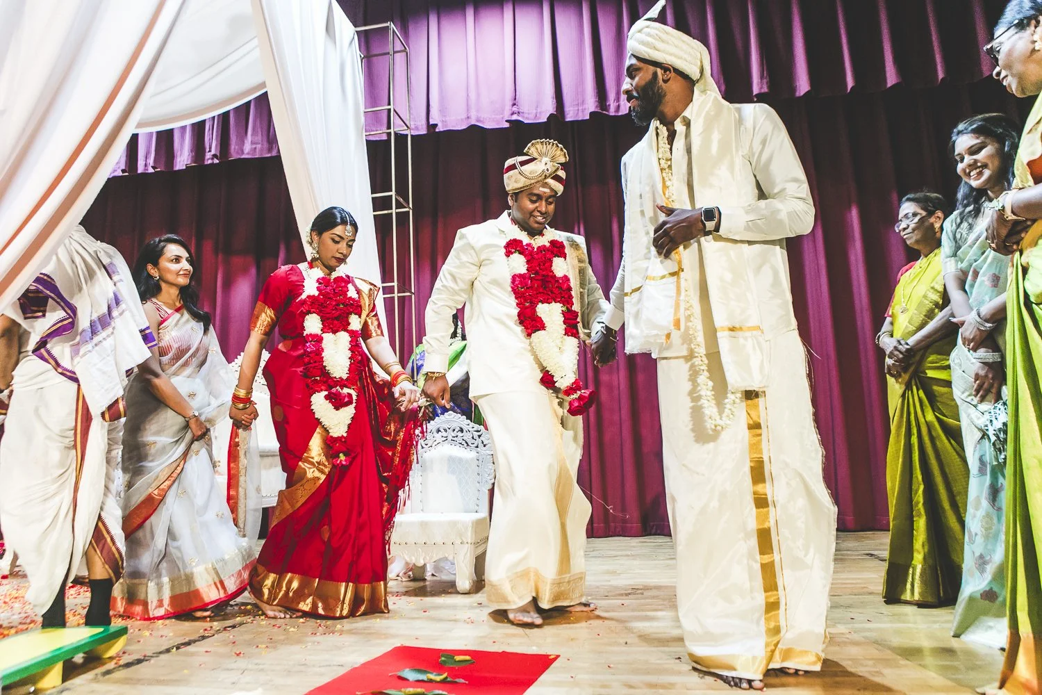 Chicago Indian Wedding Photographer_Hindu Temple Lemont_AK_54.JPG