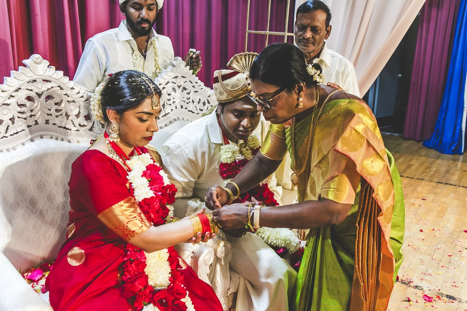 Chicago Indian Wedding Photographer_Hindu Temple Lemont_AK_67.JPG