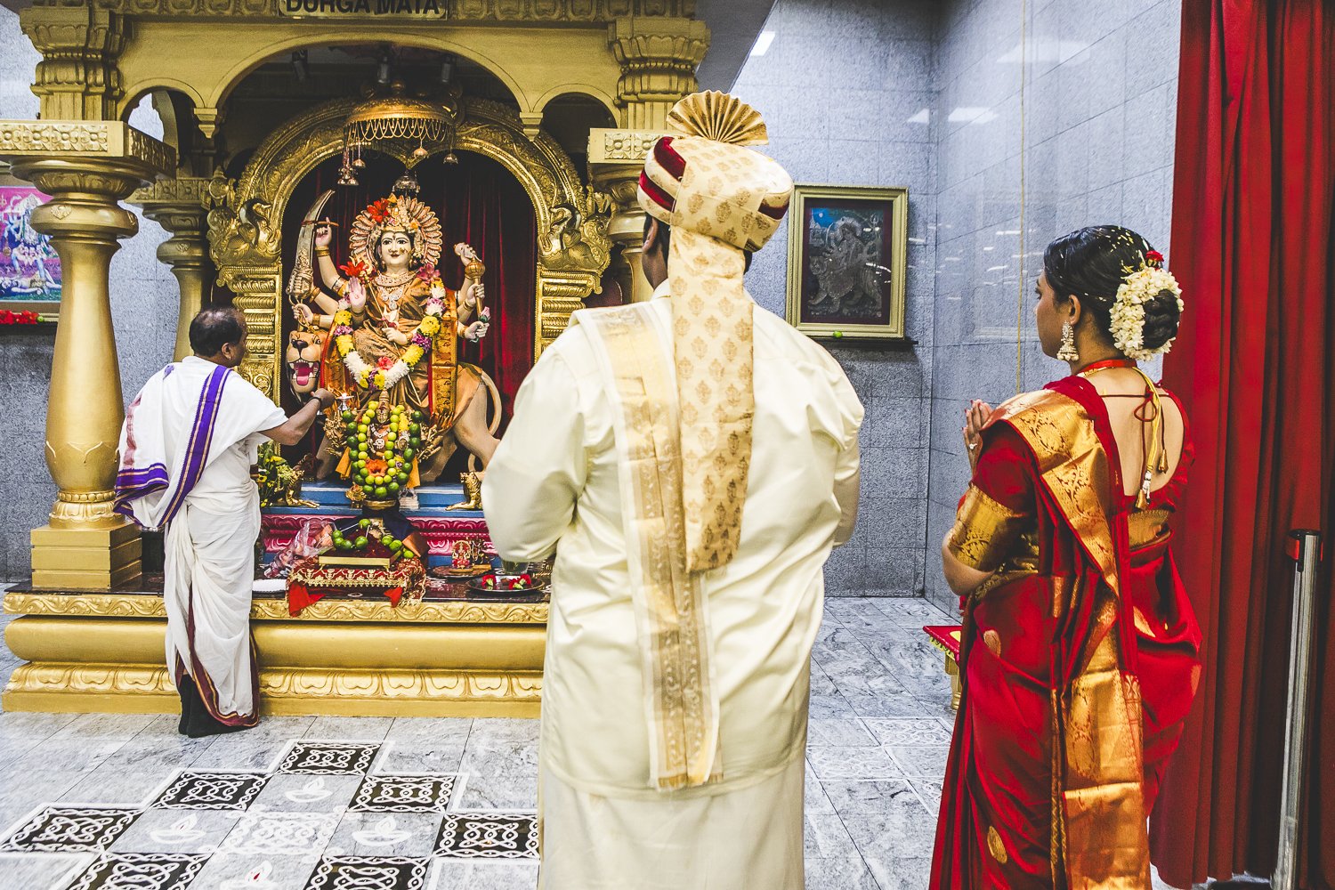 Chicago Indian Wedding Photographer_Hindu Temple Lemont_AK_70.JPG