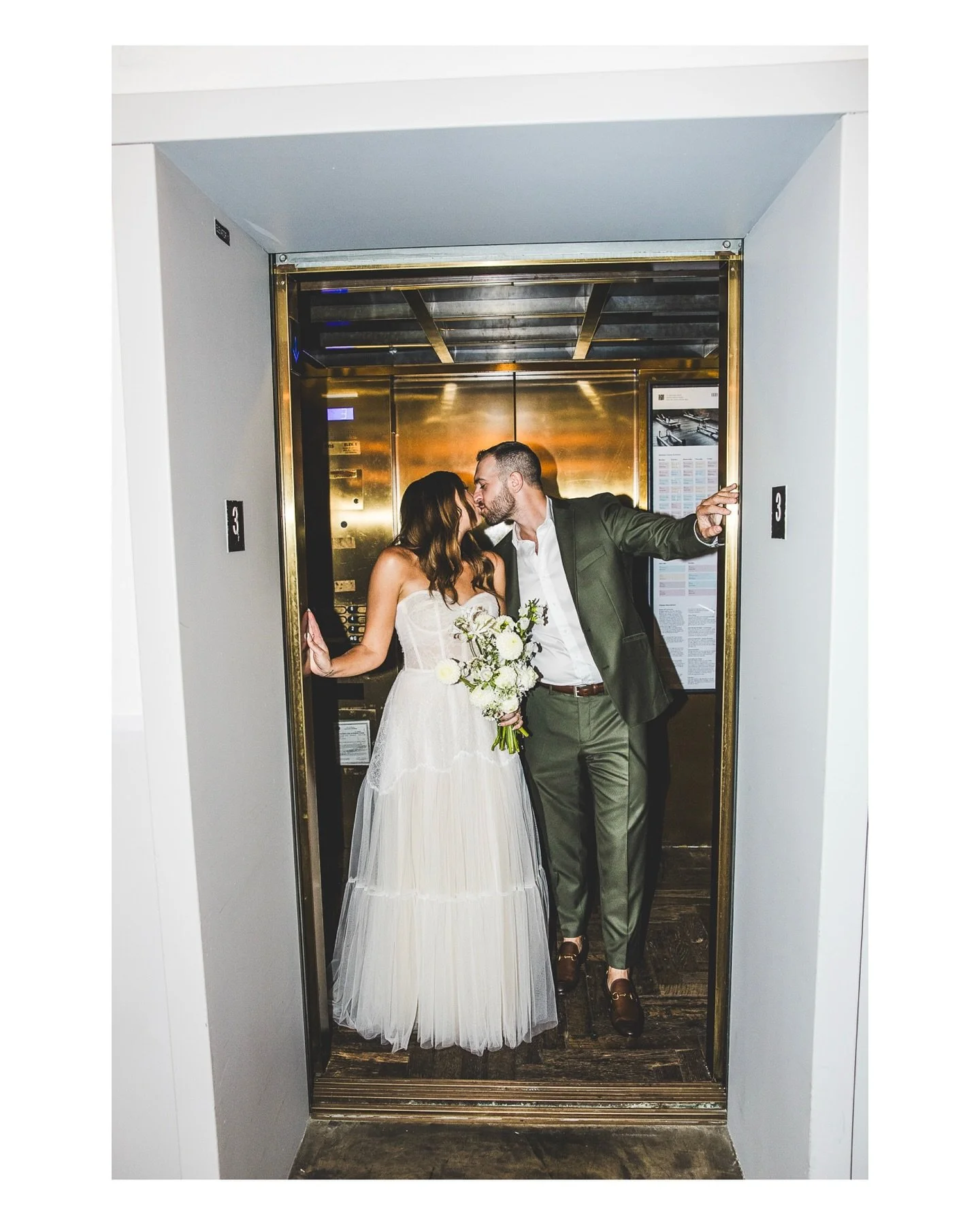 Starting the day off right with these two

🏨: @sohohouse 
🗓️: @cmplanningllc 
🌻: @coucou_studios_ 
🥂: @theoakvillechicago 
💋: @suz_sabat_mua 
💇&zwj;♀️: @romelia_hairstylist / @mogeorgethesalon 
👰: @aliceinivorybridal 
@erinnfelix 
@t_ribbit 
.