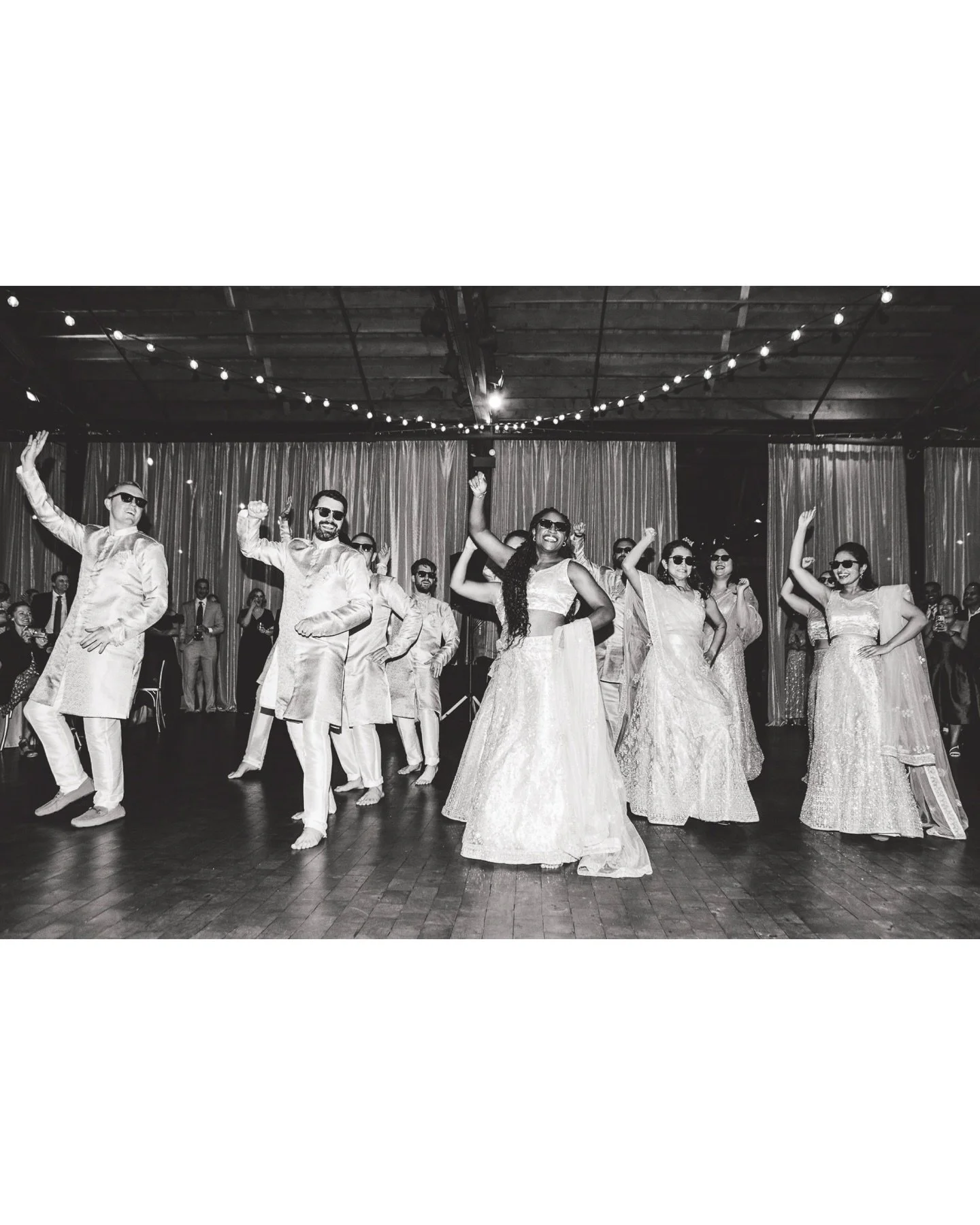 Coordinated surprise dance for the win
..
..
#chicagoweddingphotographer #weddingdancefloor #blackandwhite #documentaryweddingphotographer #surprisedance