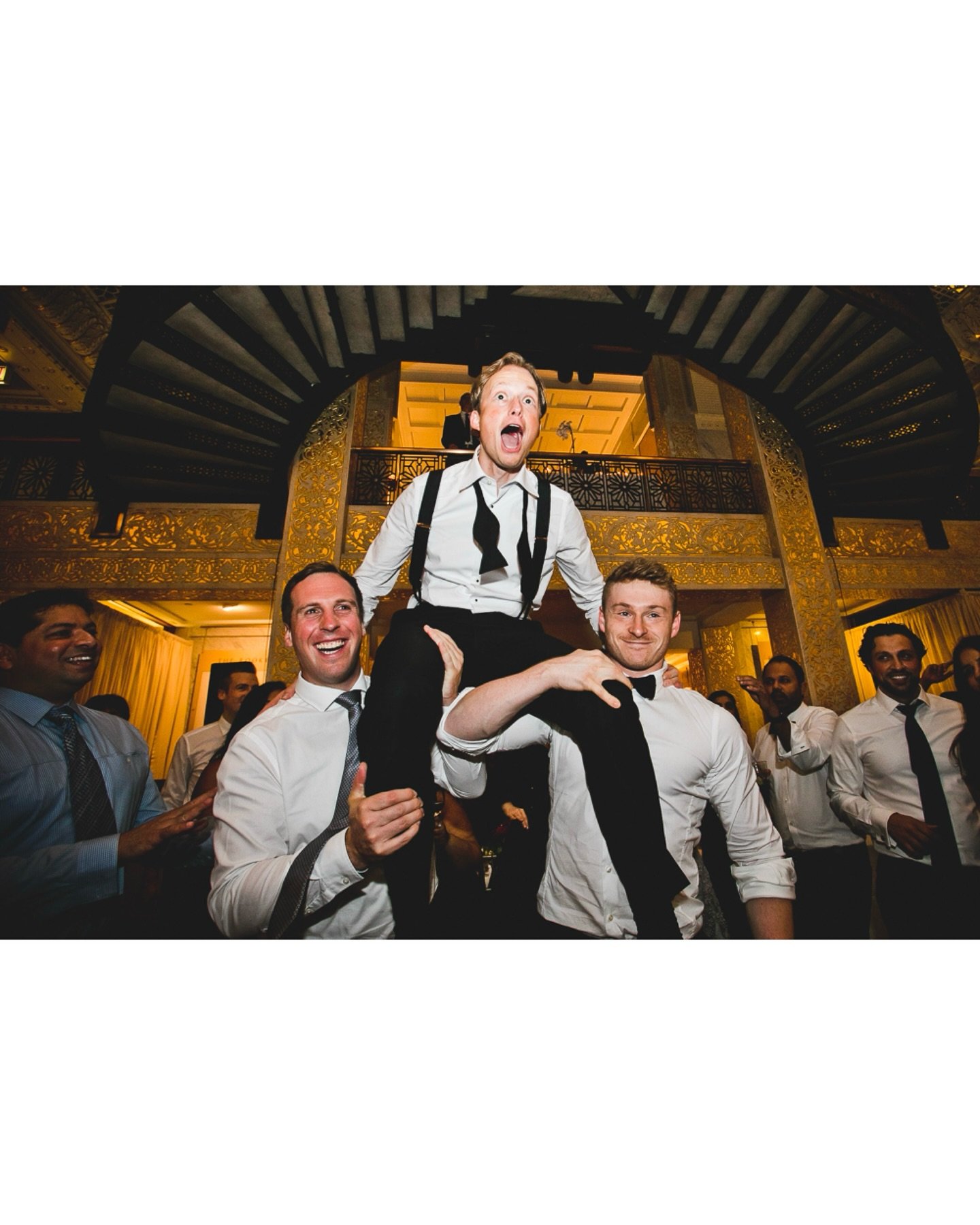 Dance Floor Life 📸
..
..
#chicagoweddingphotographer #weddingdancefloor #candidweddingphotography #weddinginspiration