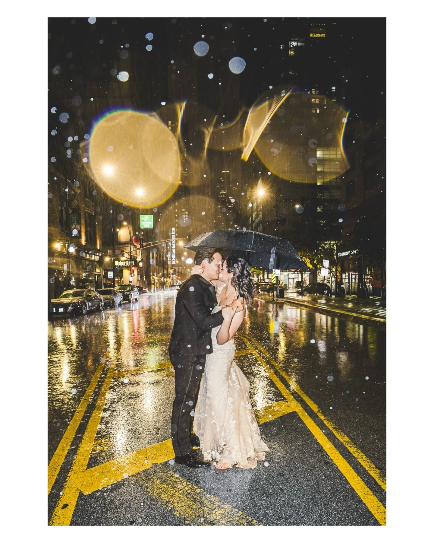 Late night shoot in the rain? Be not afraid 📸☔️
..
..
#chicagoweddingphotographer #weddingphotoshoot #rain #rainphotoshoot #brideandgroomphotos