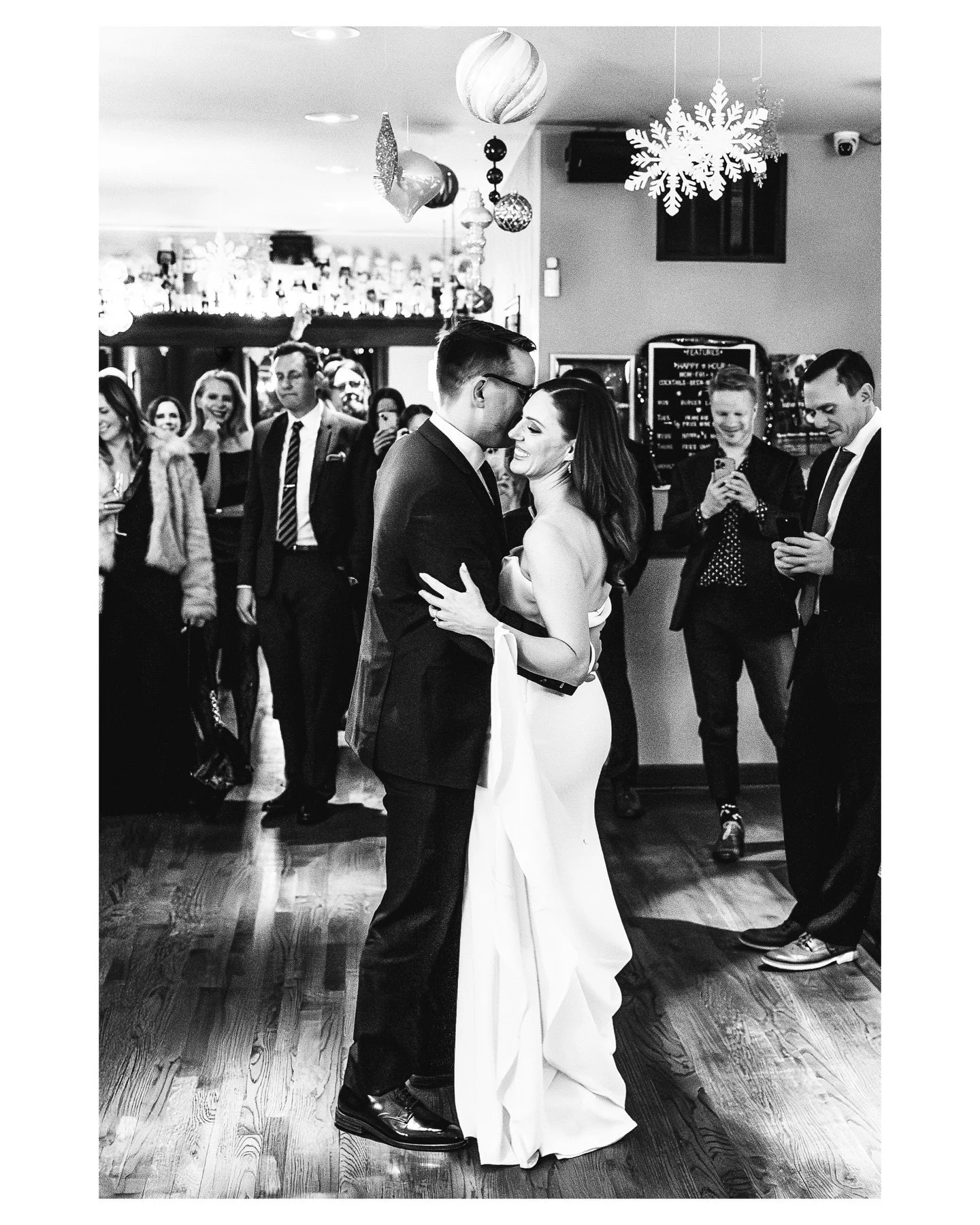 The @duckinnchicago was a perfect venue for this small &amp; intimate wedding
..
..
#chicagoweddingphotography #duckinn #intimateweddings #candidweddingphotography #chicagoweddingvenue