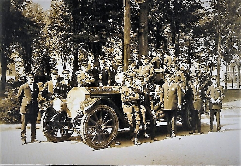 R. Reinhardt, D. Steingass, J. Lamphear, S. Brainard, F. Rollins, Doc. Wise, H. Grunniger, G. Wilder A. Whitney C. Chappen, G. Van, E. Wheeler, H. Greisinger, F. Pelton, W. Washburn, C. Wolfe, C. Wideman, A. Bash, A. Shaffer.