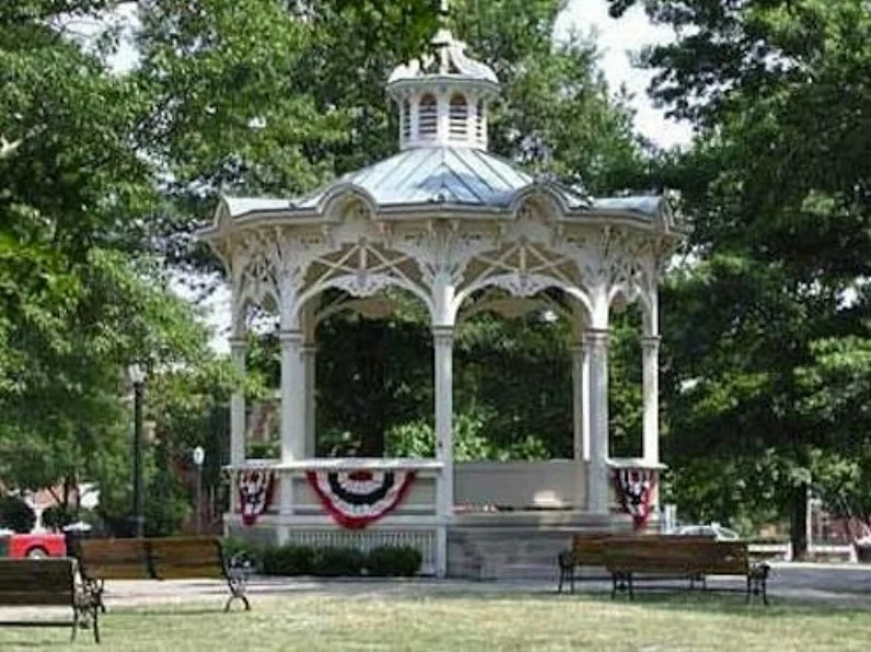 Gazebo 1976.jpg