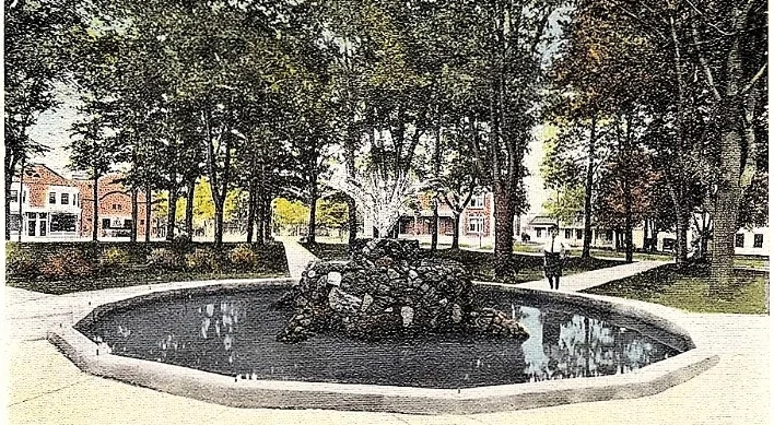 Park Rock Fountain 1915.jpg