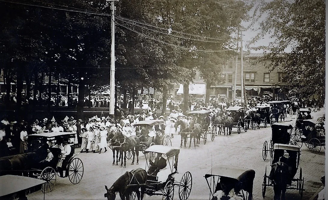 Medina, Parade at Liberty St, circa 1900.jpg