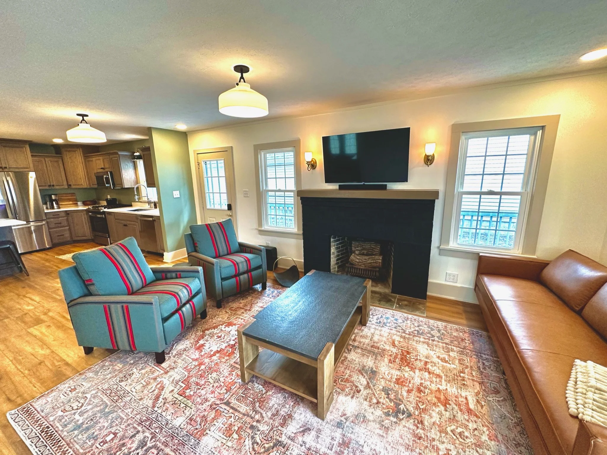 Living room 3.JPG