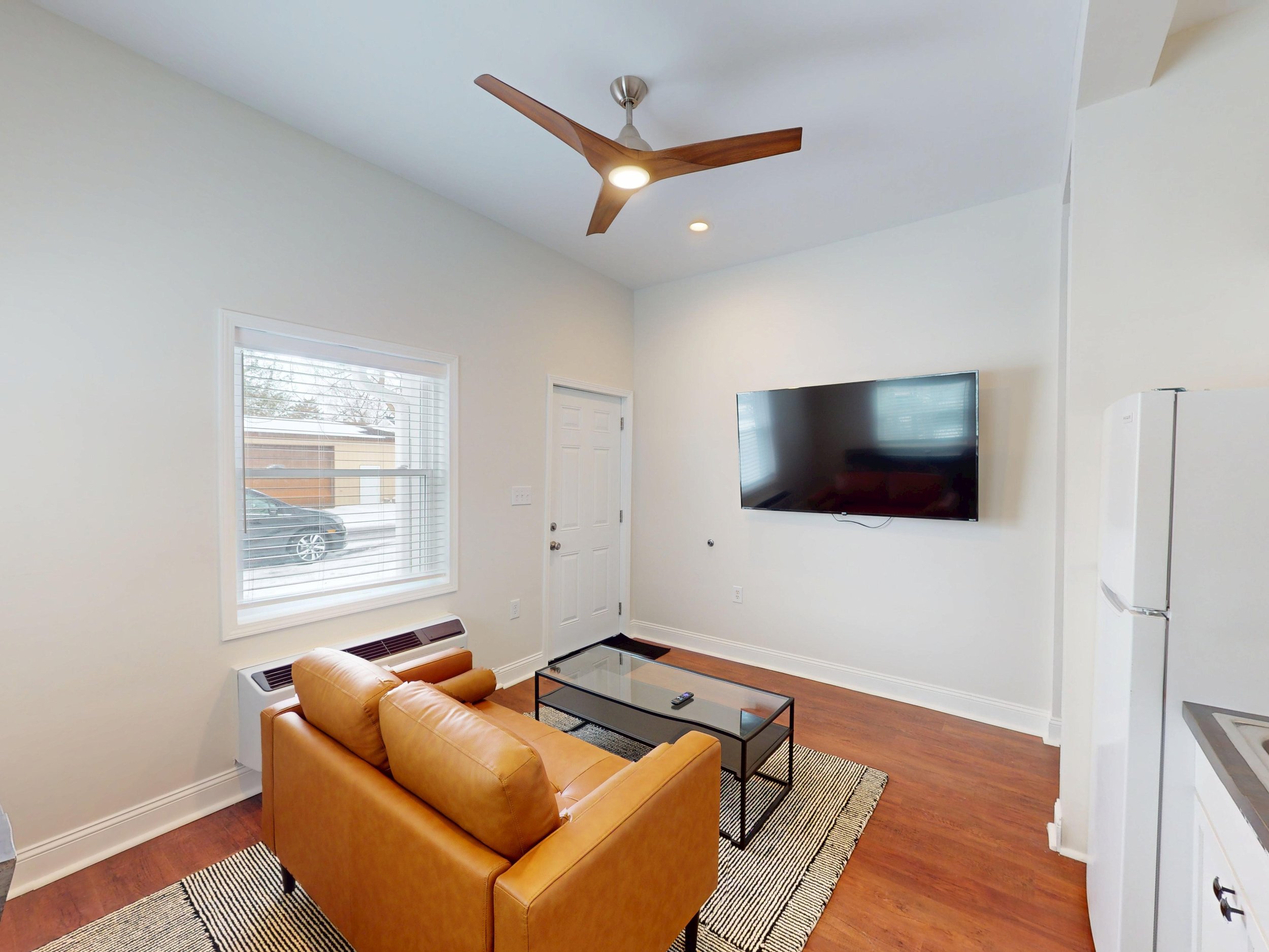 2 Living Room (1).jpg