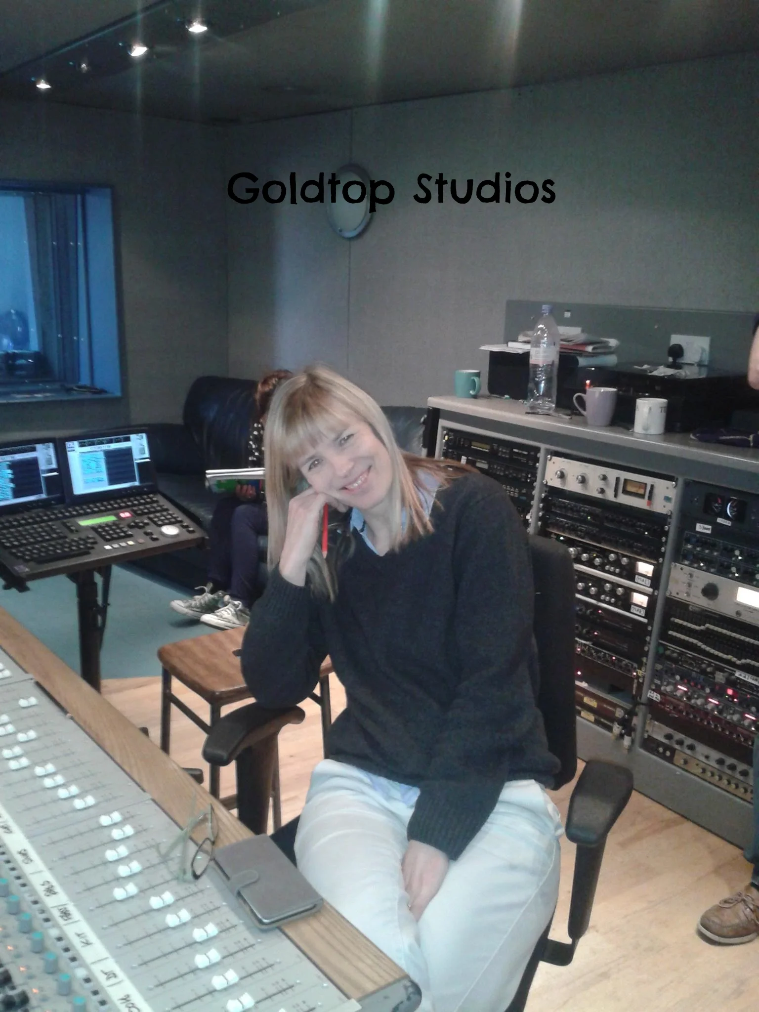 Goldtop desk 2.jpg