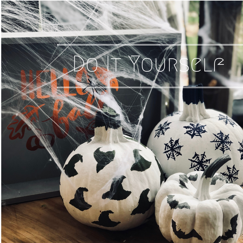 Gallery-photo-The-Daily-Bubbly-Chic-Ideas-for-Decorating-for-Halloween-Do-It-Yourself-Painted-Pumpkins-Youtube-Video.png