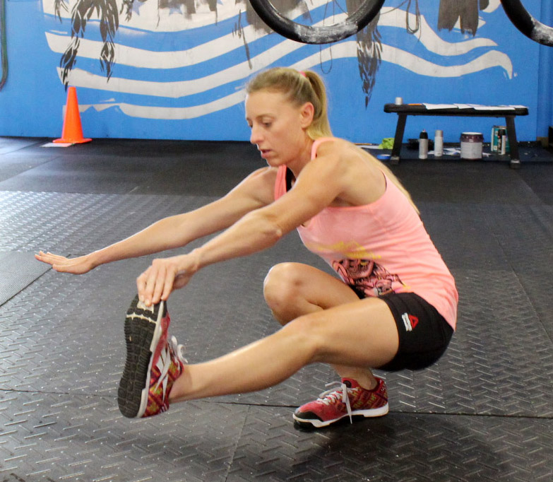 Tiffany with a solid "pistol" (one legged squat)