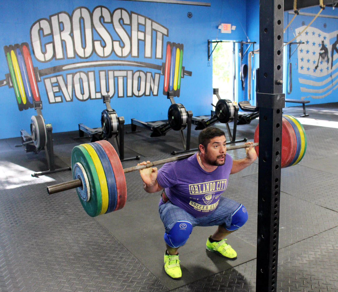 Nestor matching up his Back Squat (at 374 in the pic, 407 afterwards) with the logo.