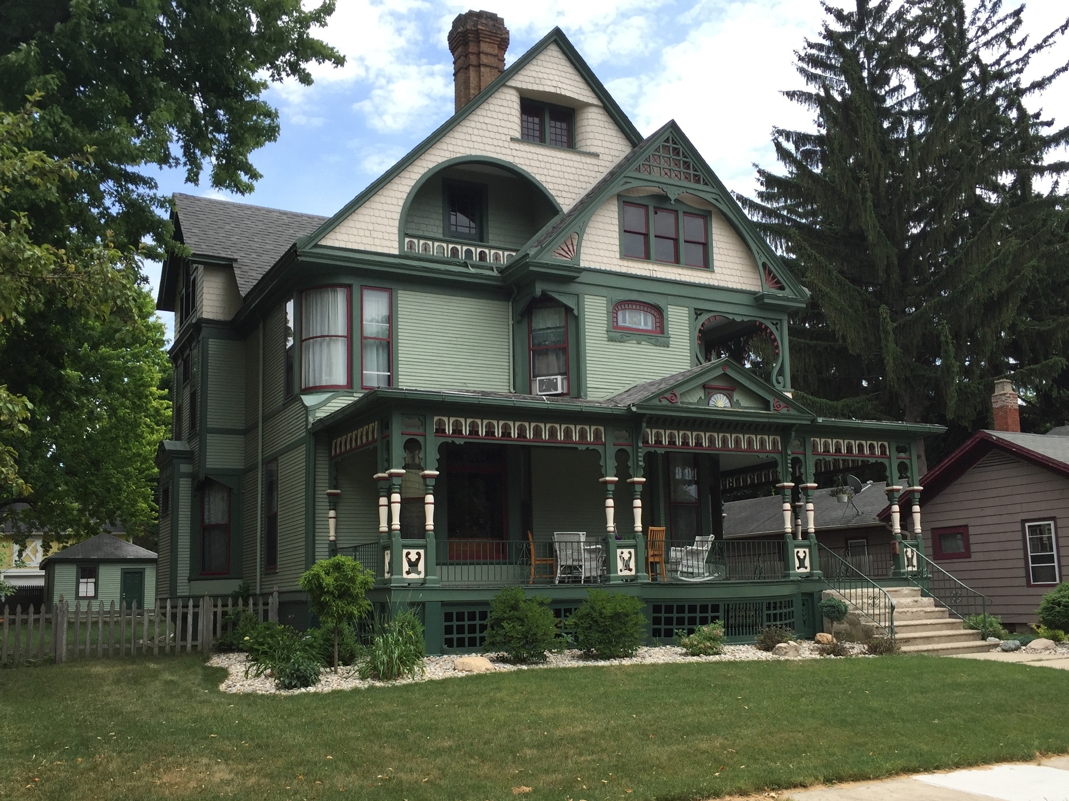 435 Dennis Street, 1895 Designed and built by Adrian architect C. Frederick Matthes Queen Anne Style (1880-1910)