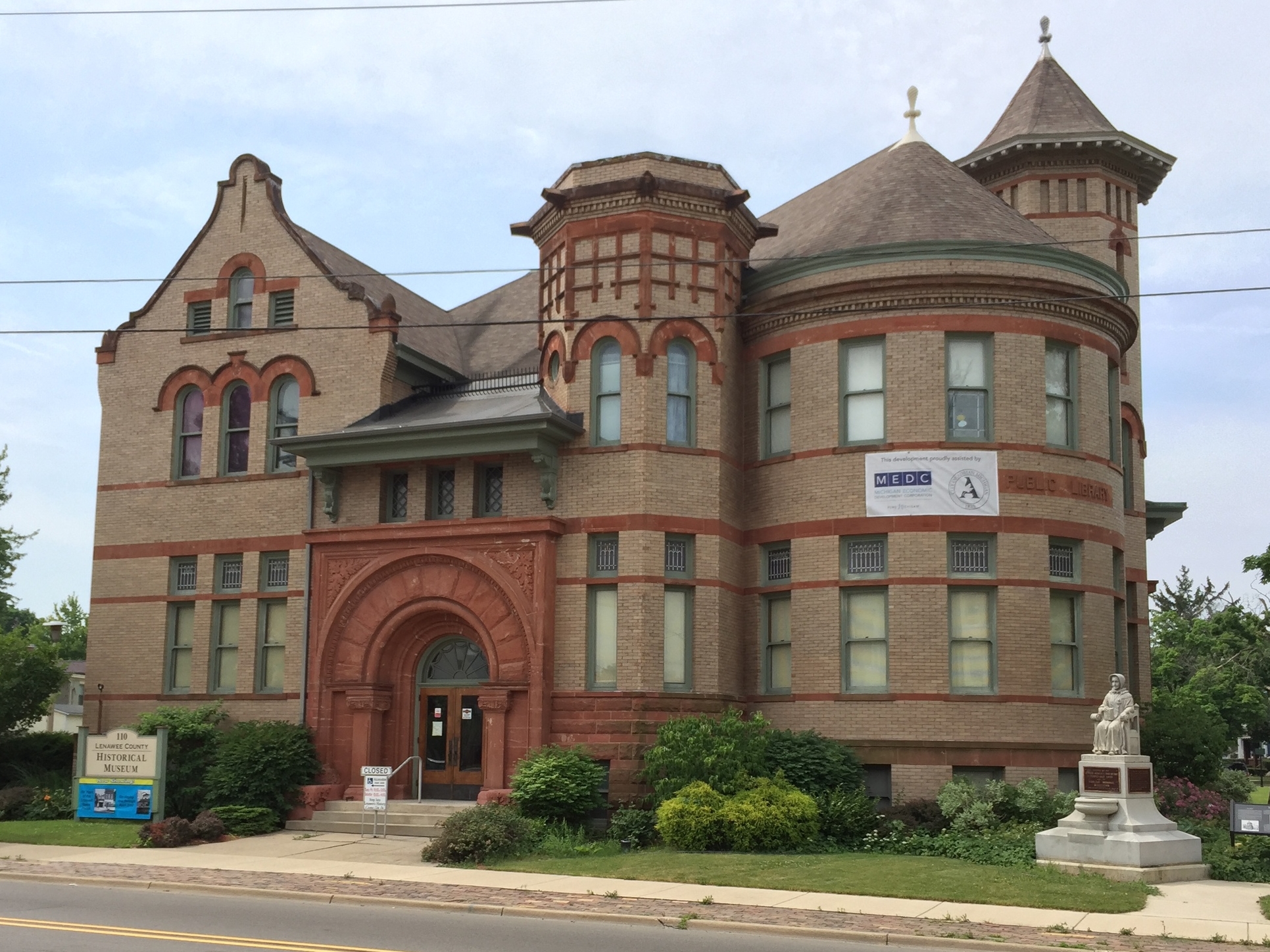 110 East Church Street , 1909 Designed by Bloomington, Illinois, architect Paul O. Moratz Constructed by Adrian architect and builder C. Frederick Matthes Richardsonian Romanesque (1872 to 1910)