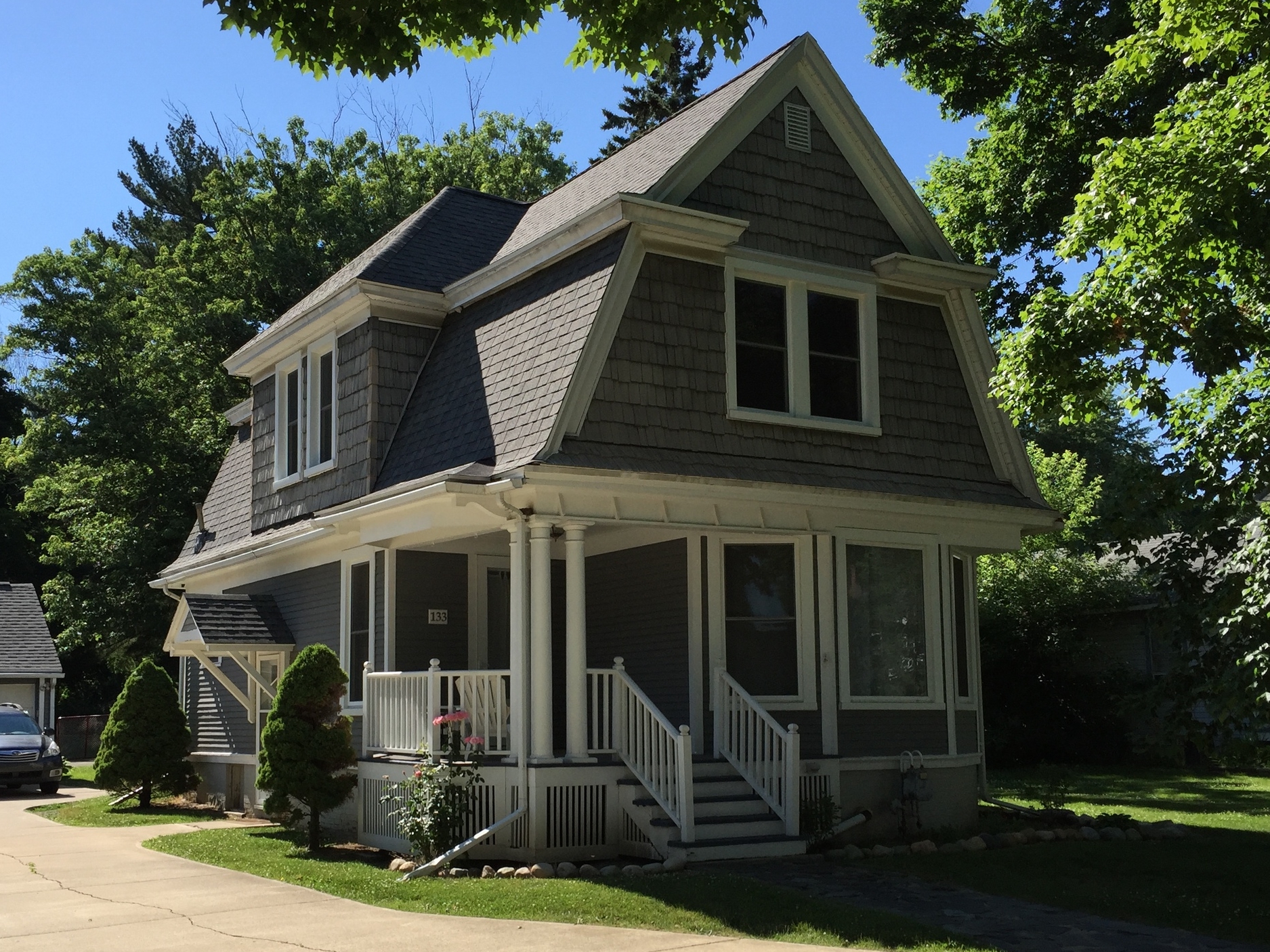 Dutch Colonial Revival, 133 Budlong Street