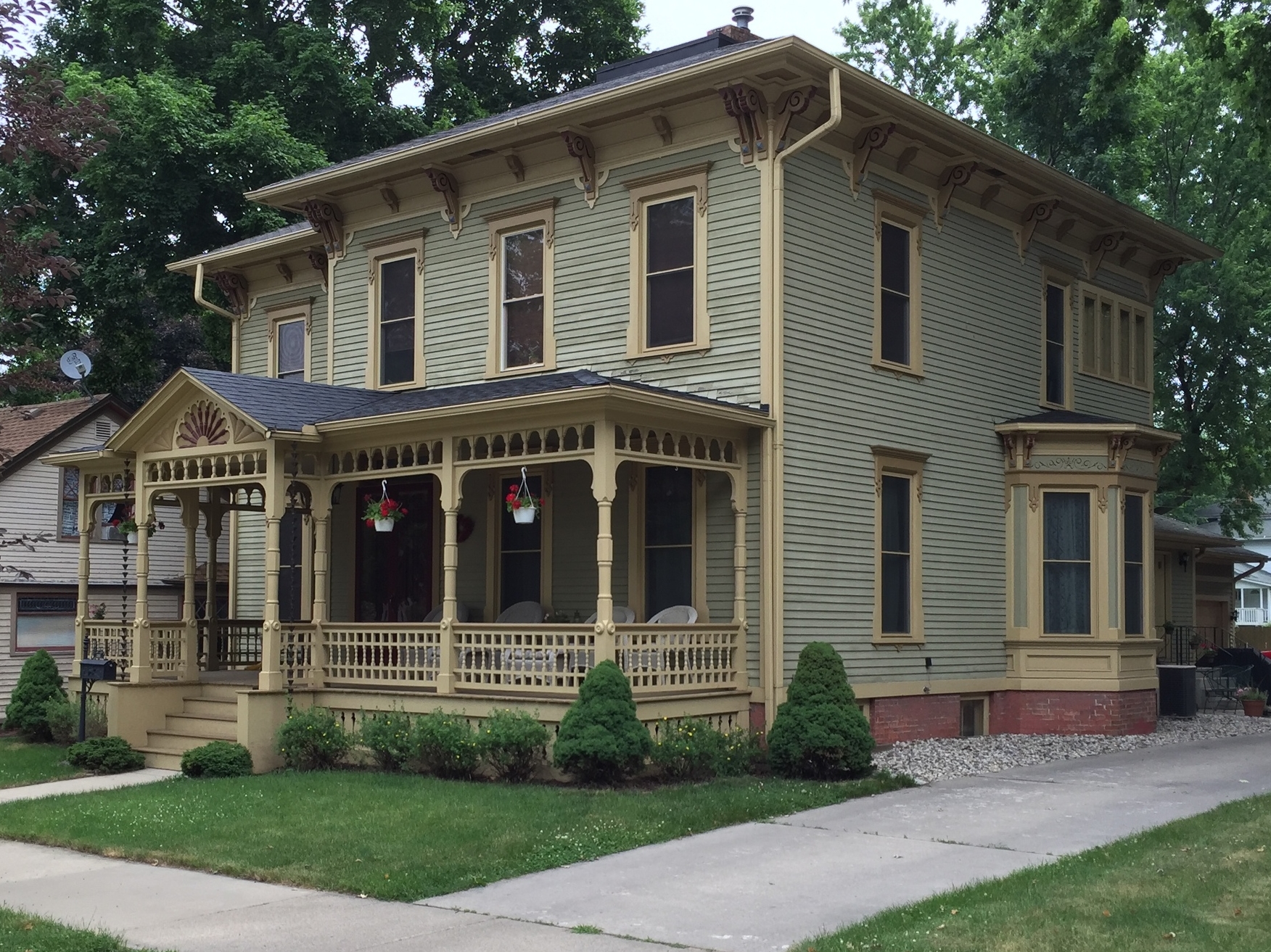 Bray-Lewis House, 409 Dennis Street, c. 1870