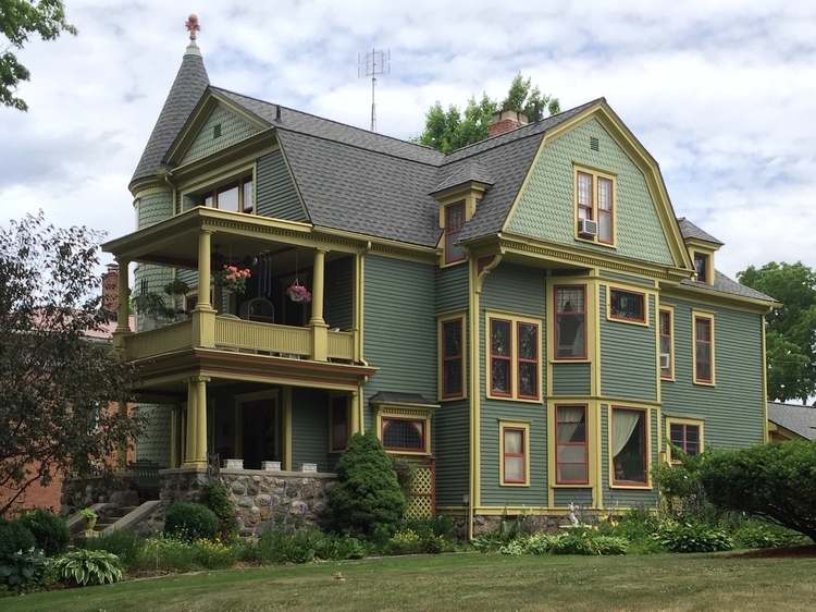 Raymond-DeMots House, 449 State Street, 1895-1902 Designed by architect F. E. Smith. Click here for an essay about the Raymond-DeMots House by Amy Garno Anderson.