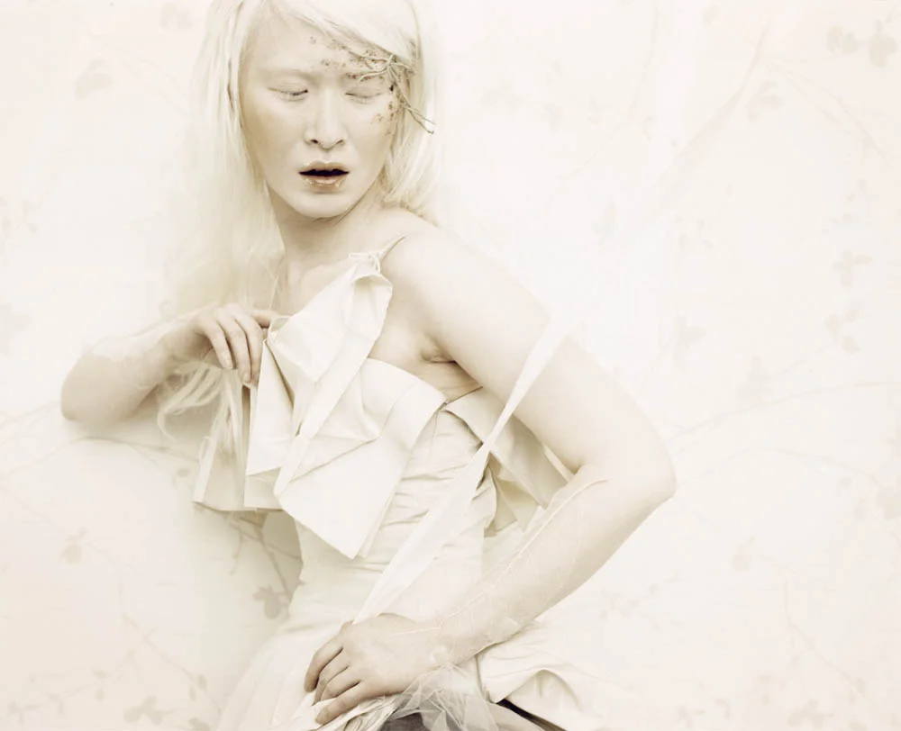 albino wallpaper white ree.jpg