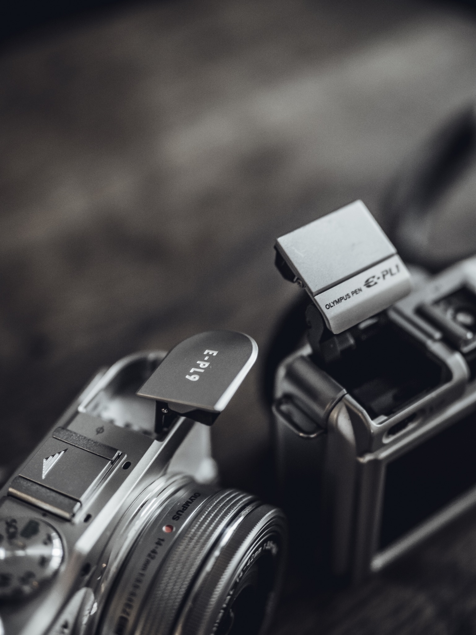 Olympus PEN E-PL9 Review E-PL1 Flash Pop-up