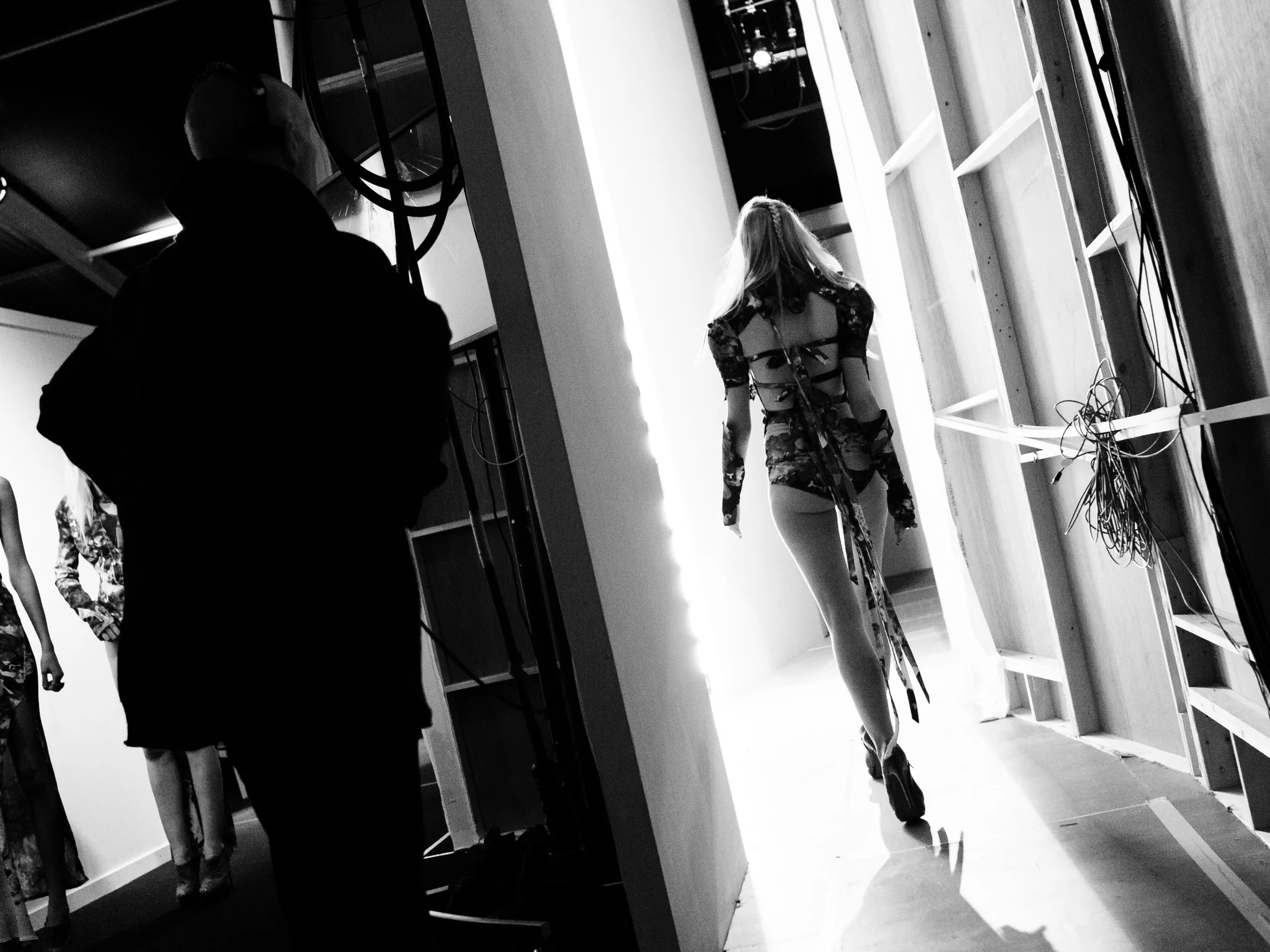 London Fashion Week LFW Runway Show Photography Photograph How to Model Walking Catwalk Youtube Video Guide Tutorial Backstage