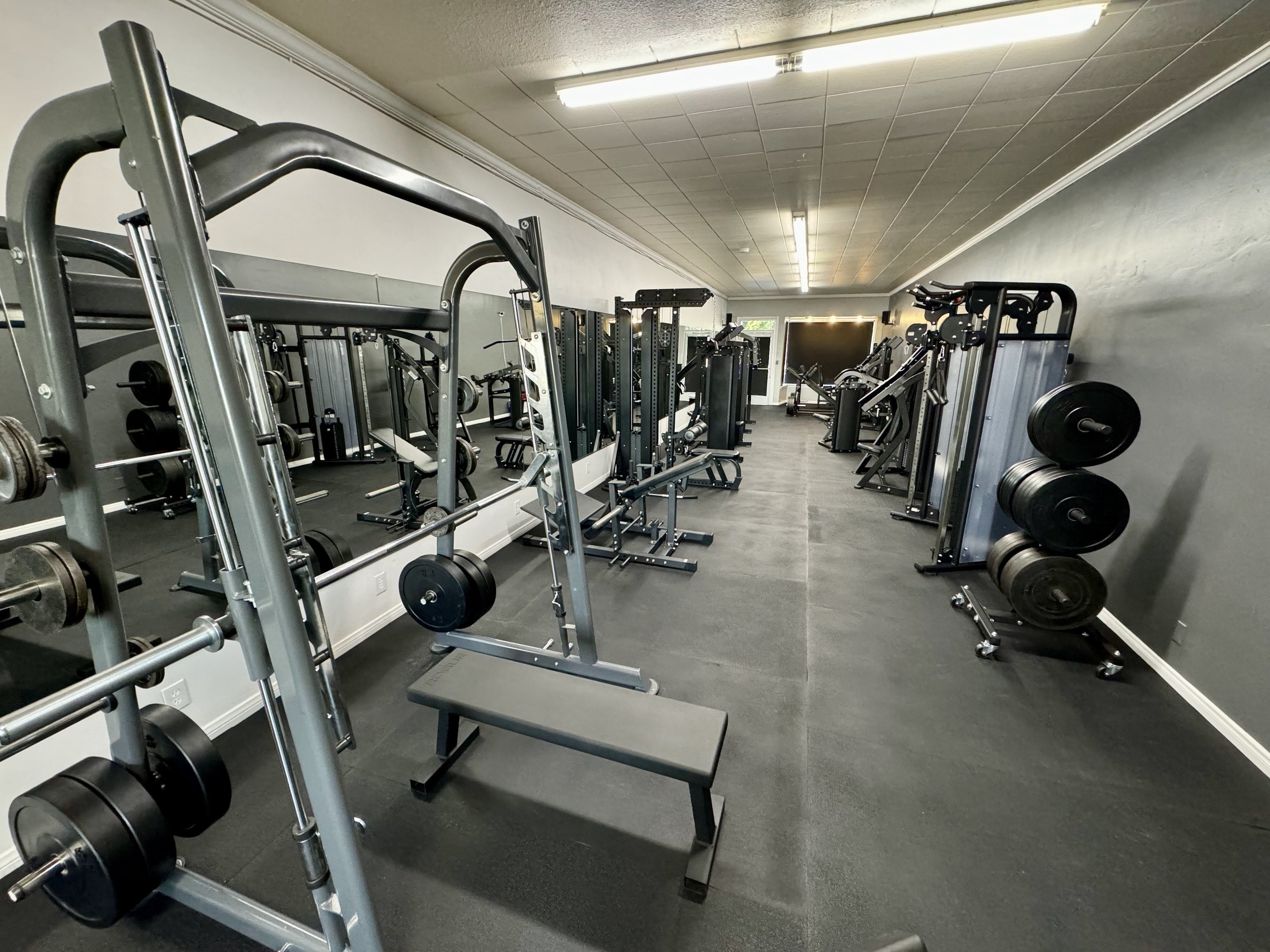 GTS Los Angeles Gym Westchester - Smith Machine Body Building Powerlifting Strength