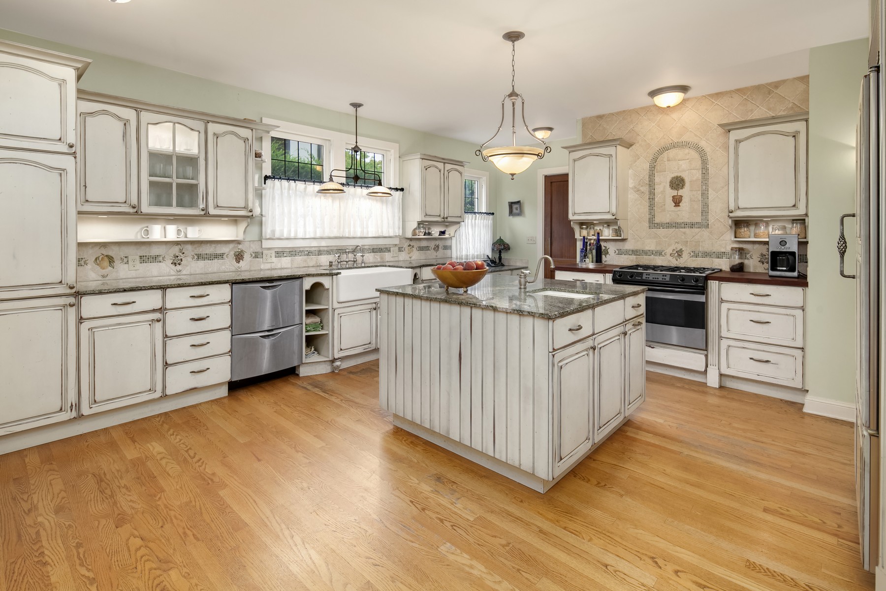 11 Kitchen.jpg