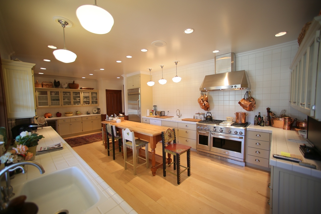 11 Spacious Kitchen.jpg