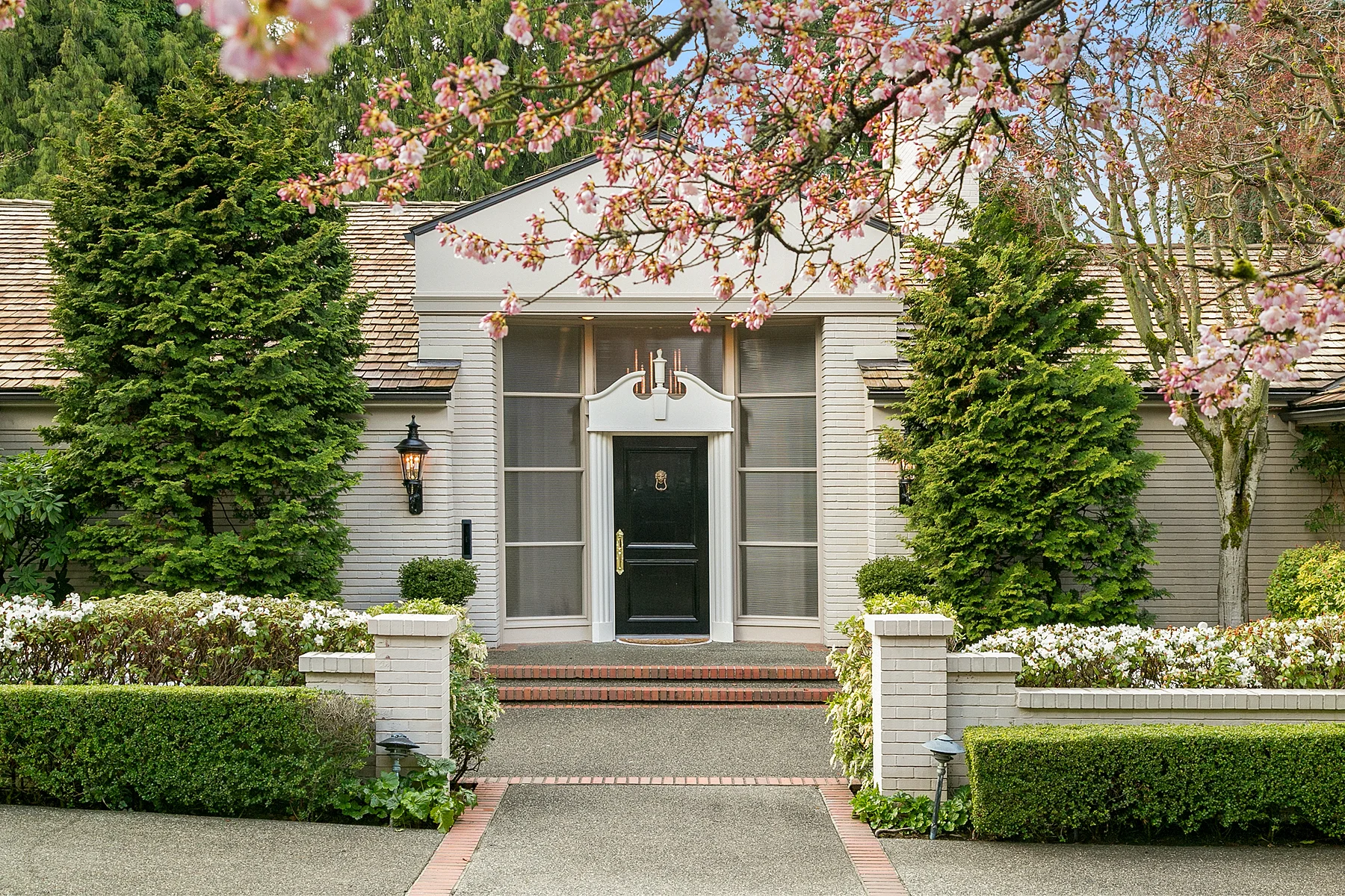 1571 Parkside Dr E | $3,700,000