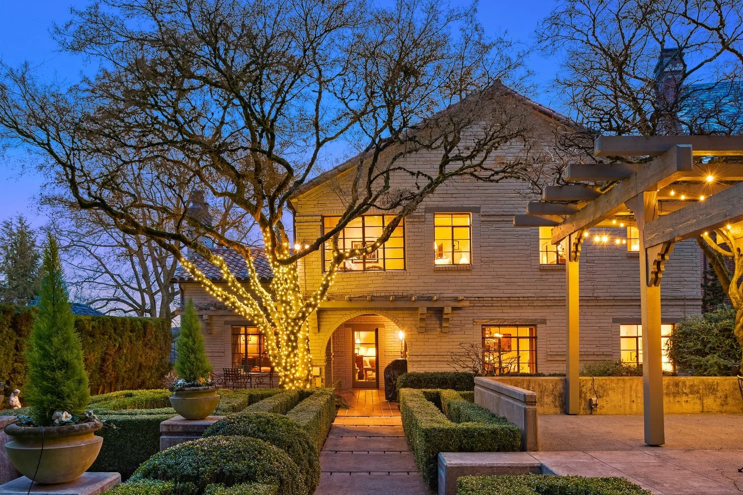 2111 Parkside Drive E | $3,700,000