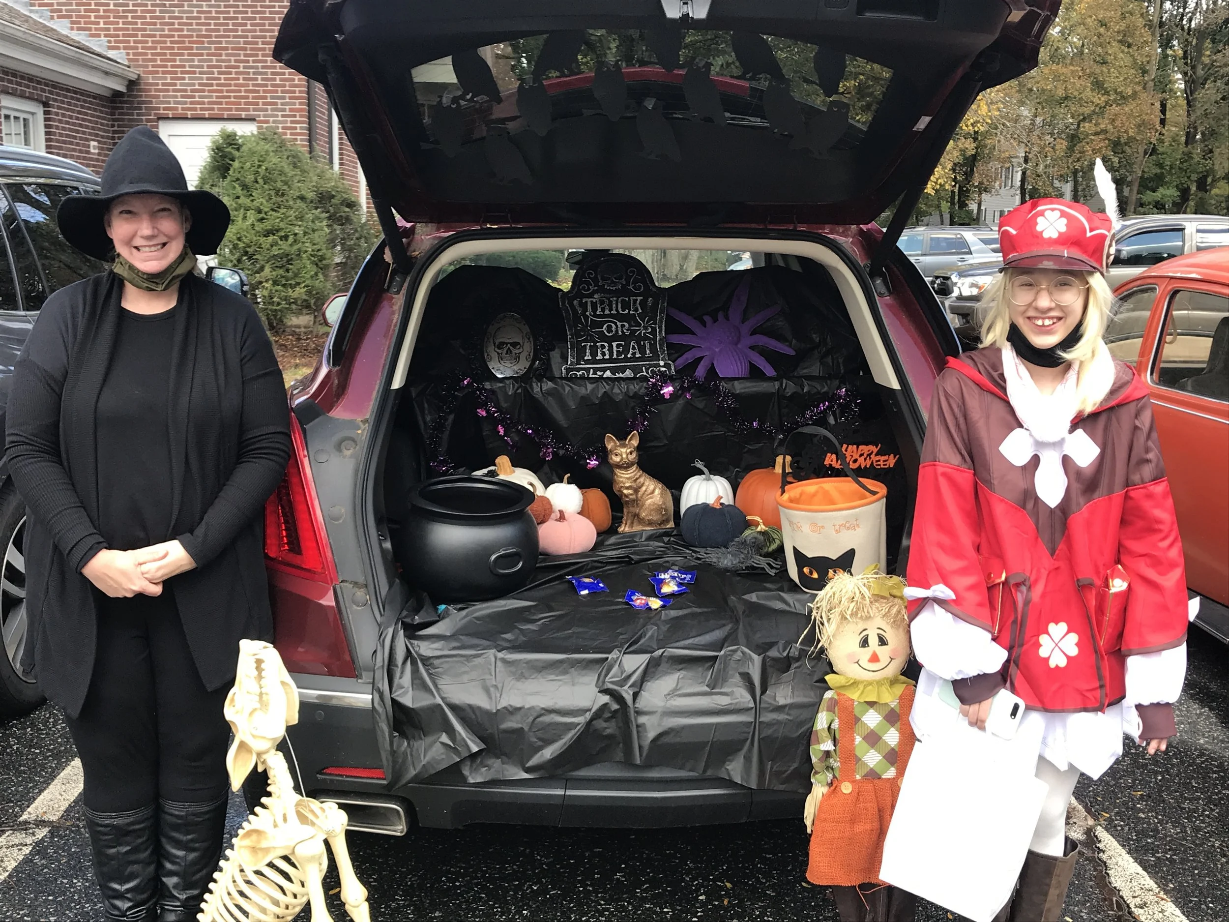 Hamilton trunk Evie and Cher.JPG