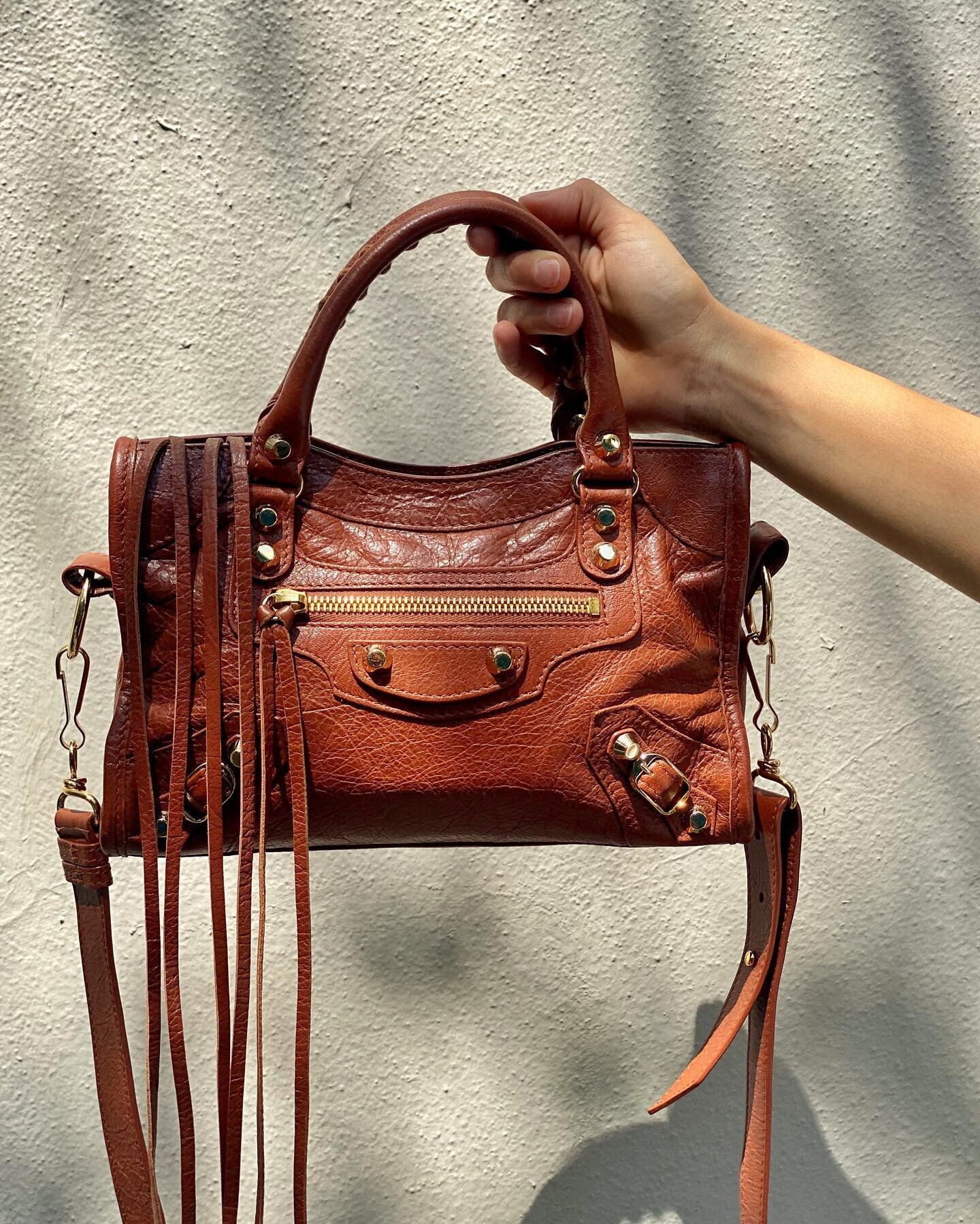 Fringe on leather on studs 💥Shop this BALENCIAGA bag and more on our webstore!