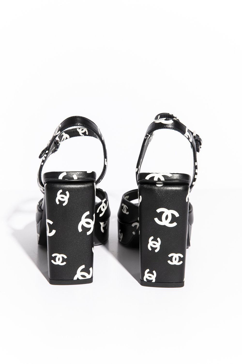 Chanel Black White Leather Quilted Wedge Sandals Size 35.5/5 - Yoogi's  Closet