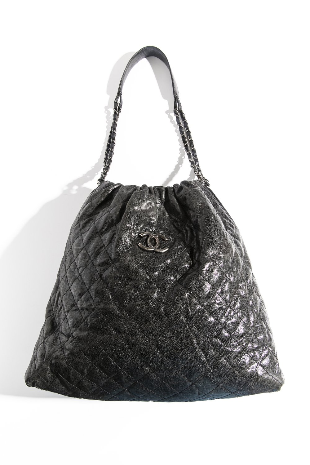 CHANEL Black 'CC' Quilted Chain Drawstring Shopping Bag — MOSS Designer  Consignment